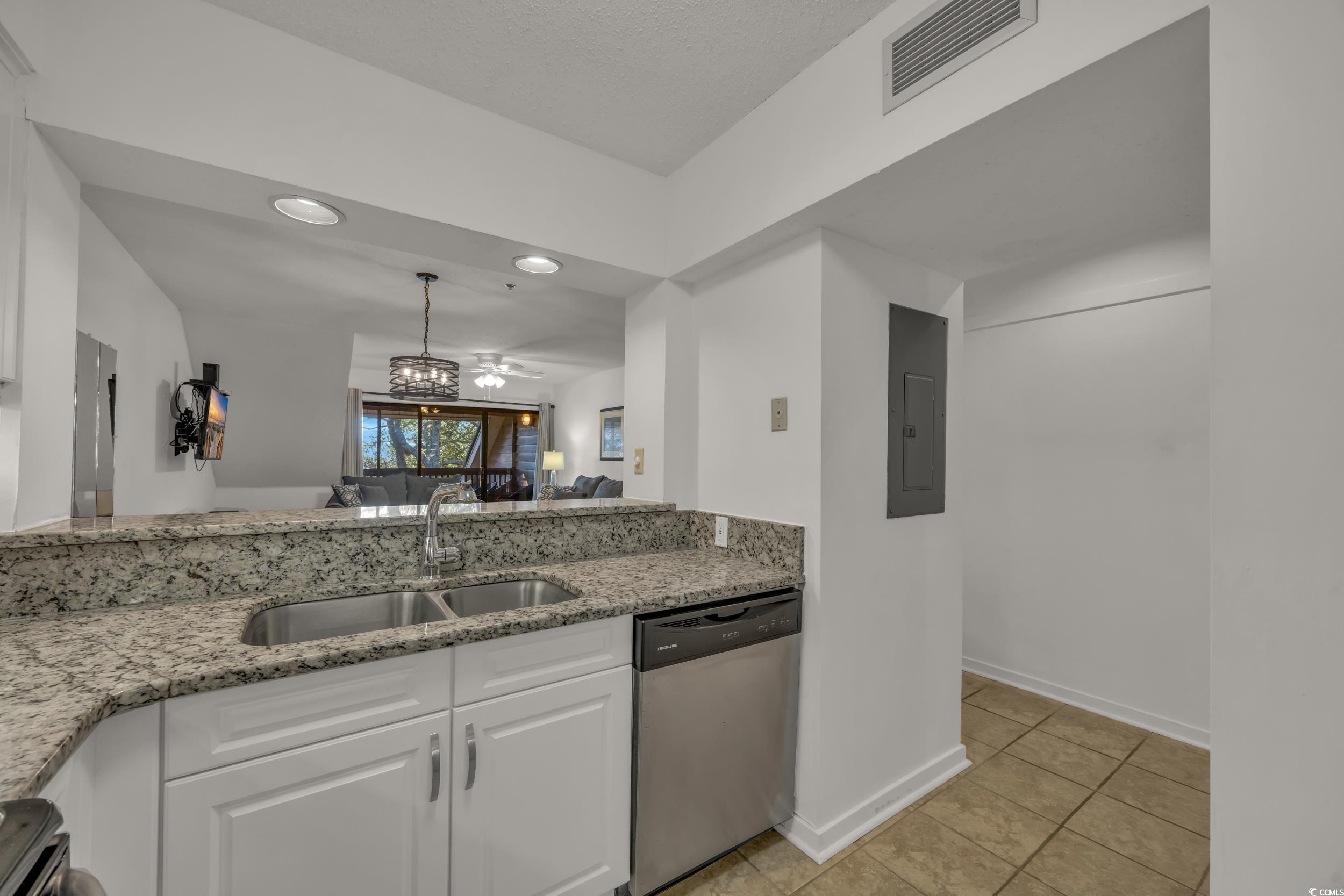 410 Melrose Pl. Property Photo 16