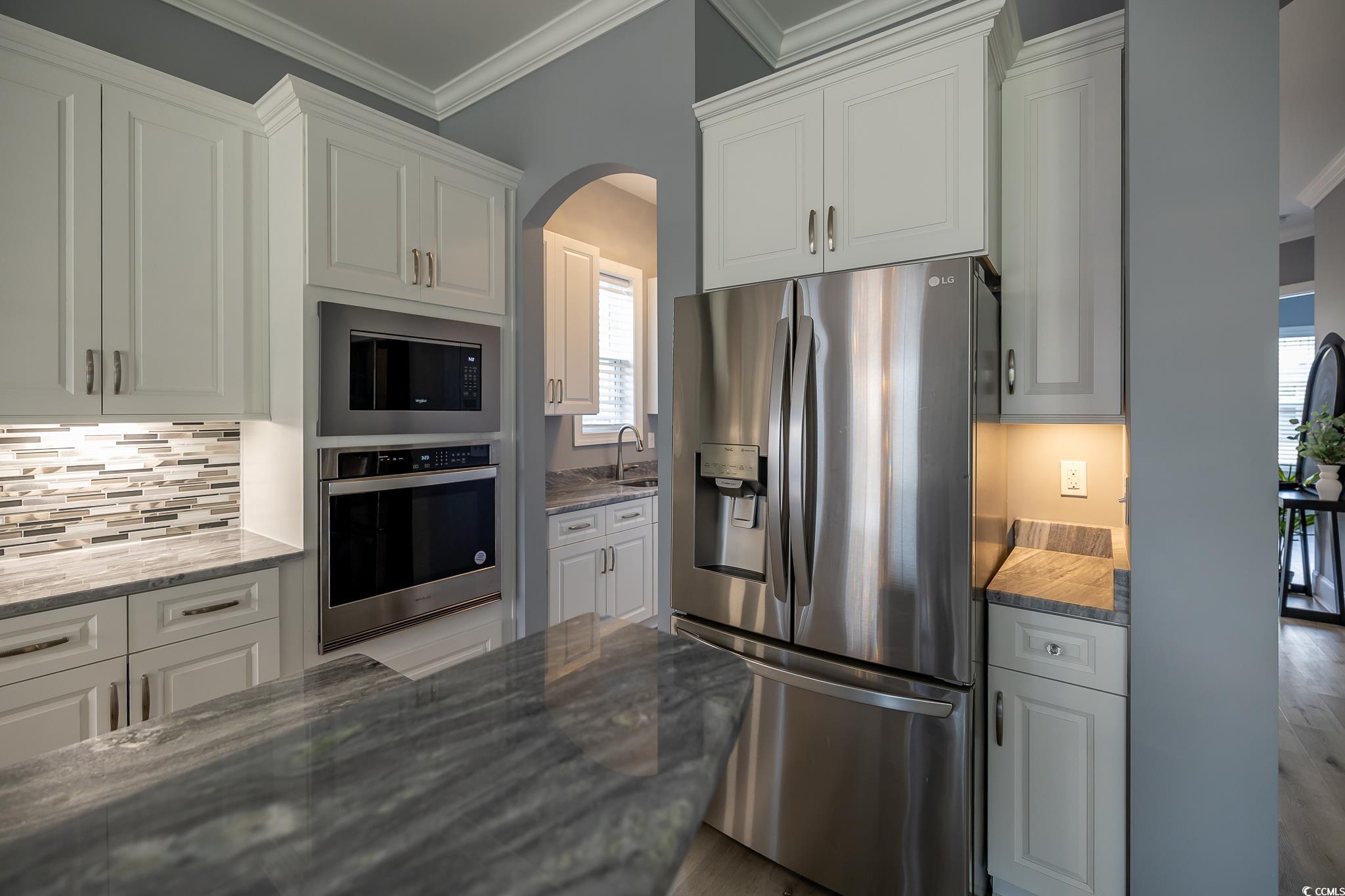 845 Waterton Ave. Property Photo 3