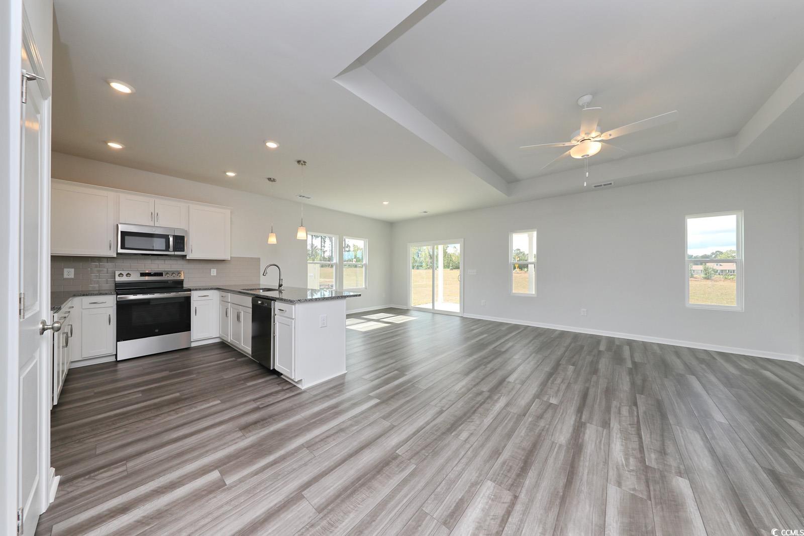 316 Garden Grove St Property Photo 8