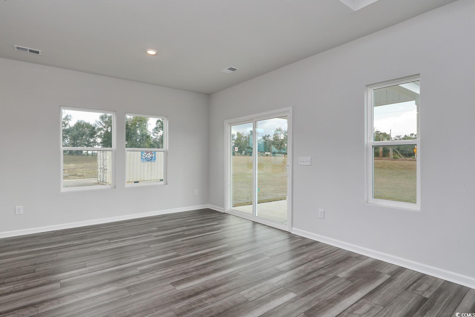 316 Garden Grove St Property Photo 12