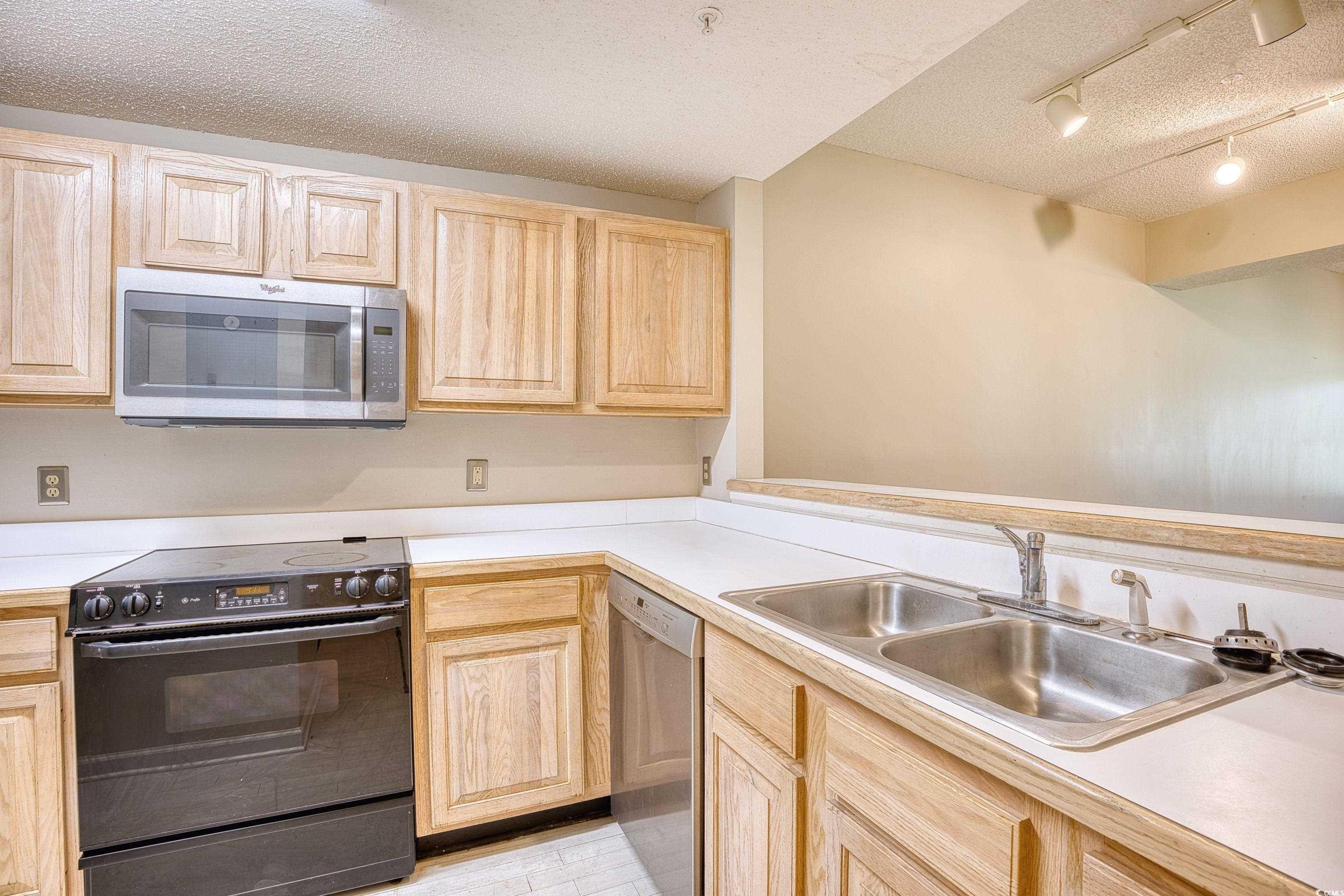 1550 Spinnaker Dr. Property Photo 3
