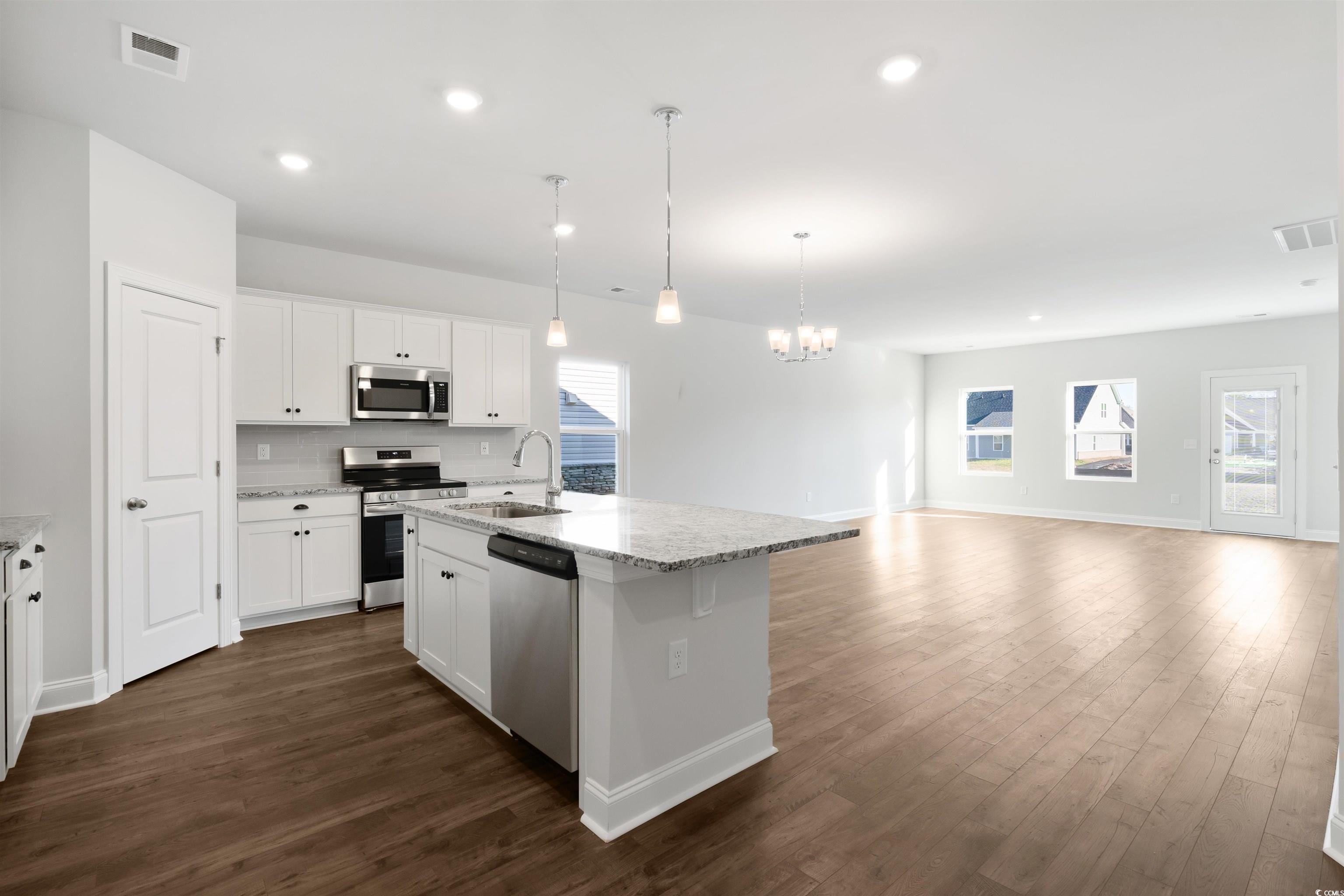 2472 Campton Loop Property Photo 6