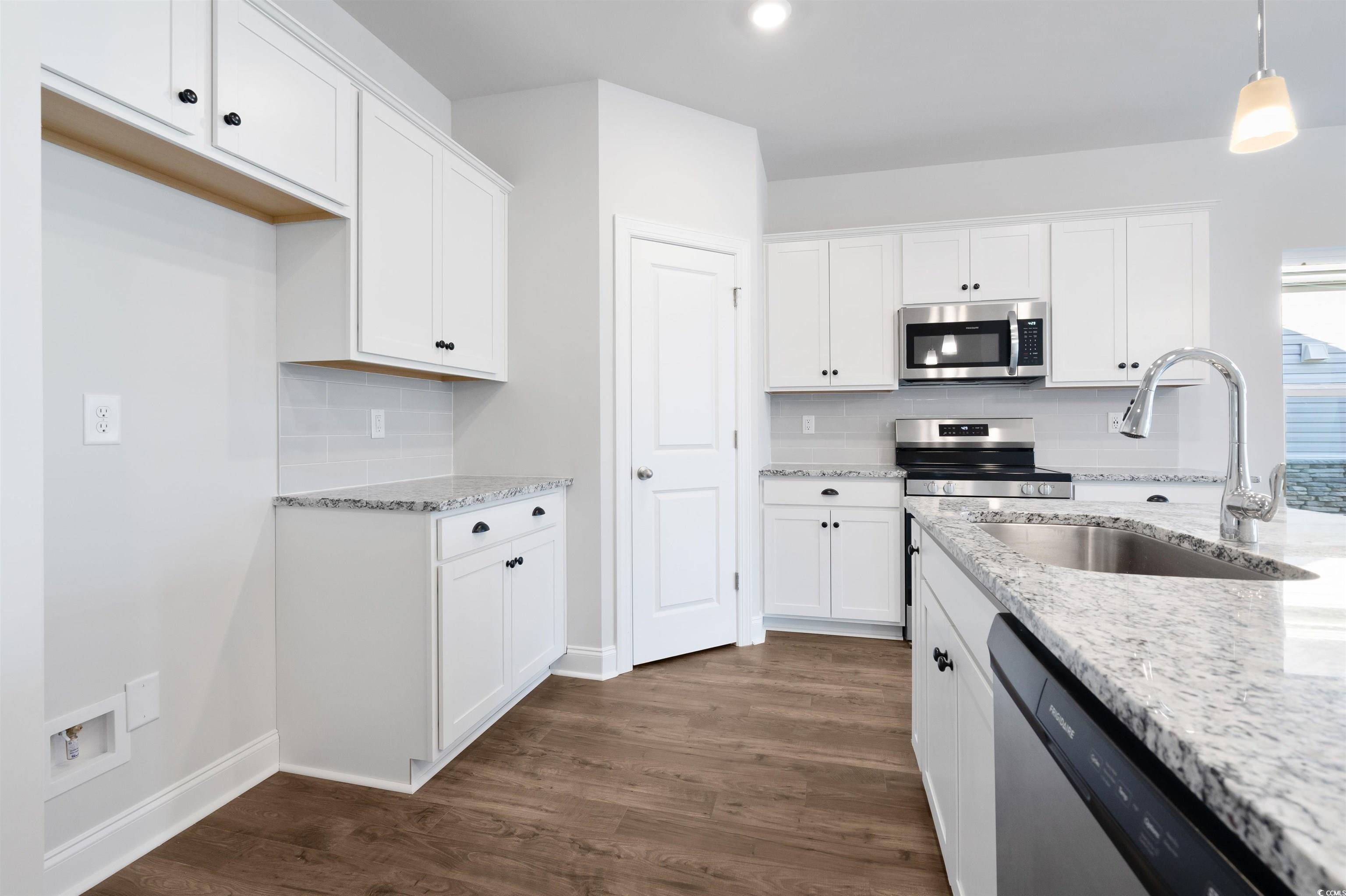2472 Campton Loop Property Photo 8