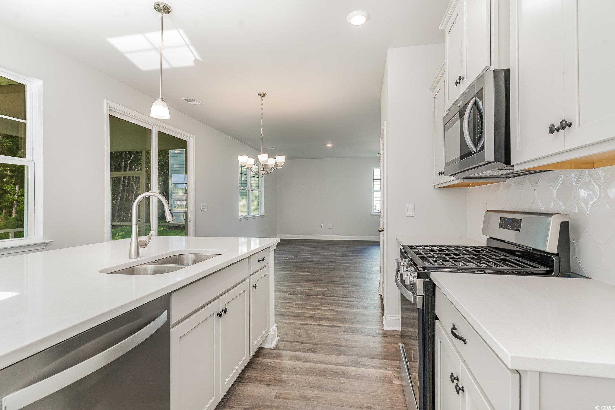 7035 Shooting Star Way Property Photo 3