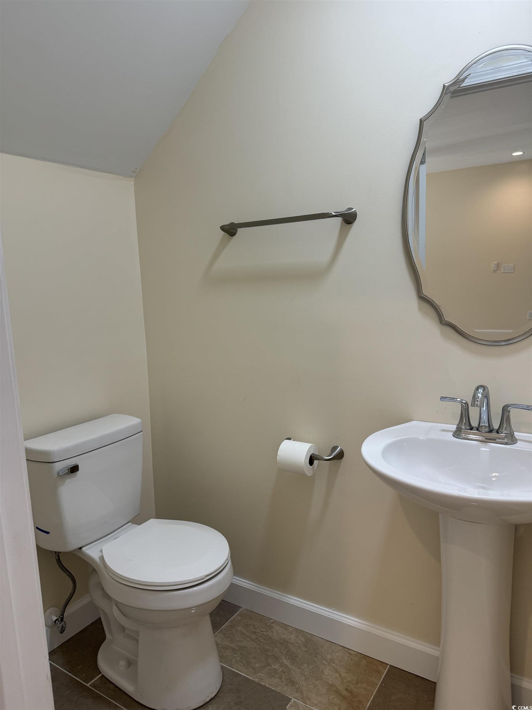 908 Merriman Rd. Property Photo 10