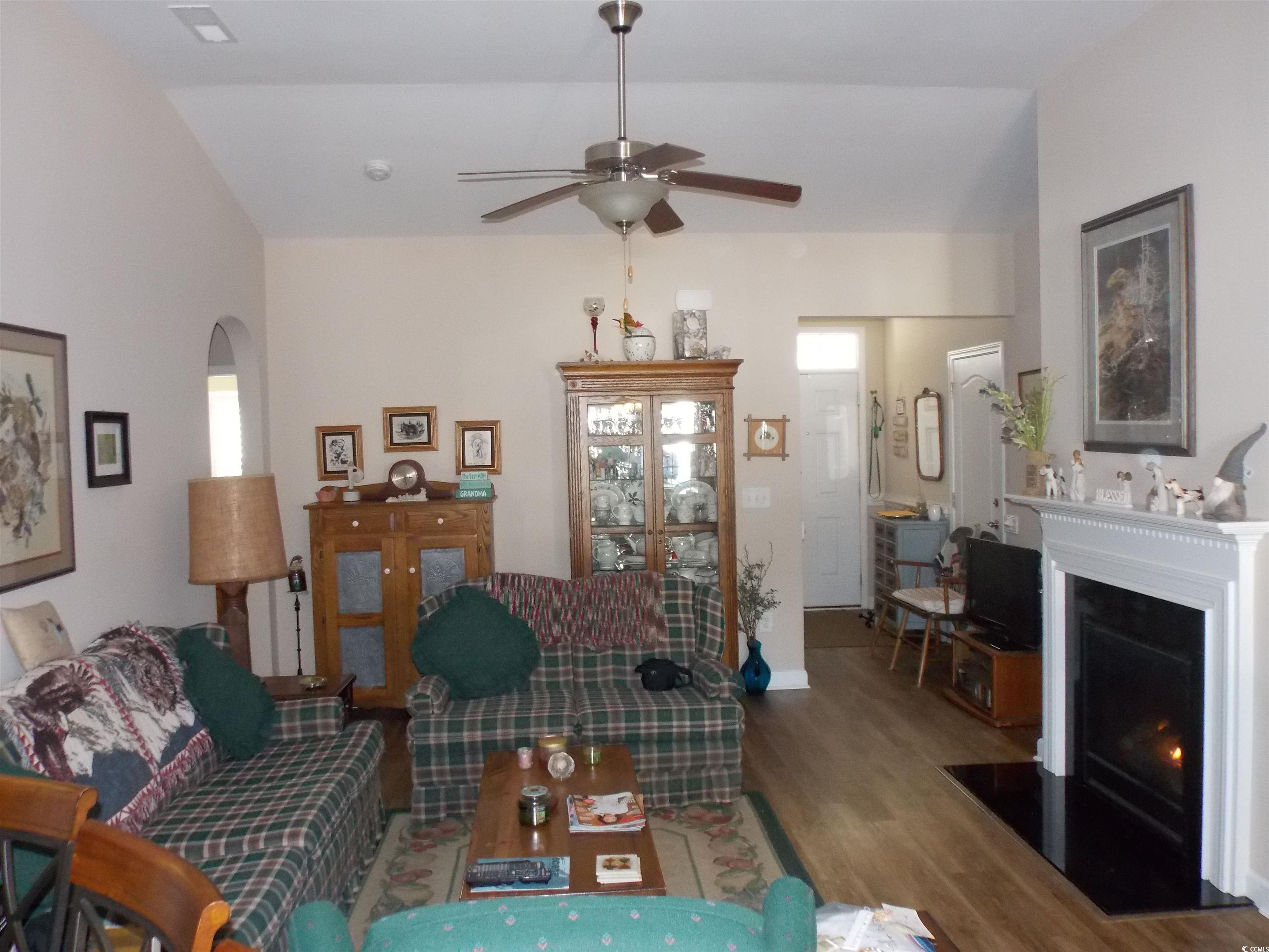741 Londonberry Ct. Property Photo 3
