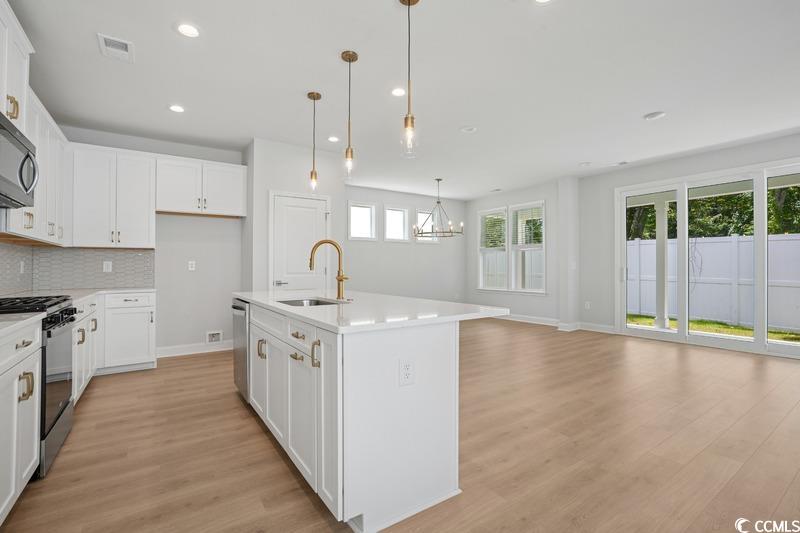 2404 Hillbourne Loop Property Photo 4