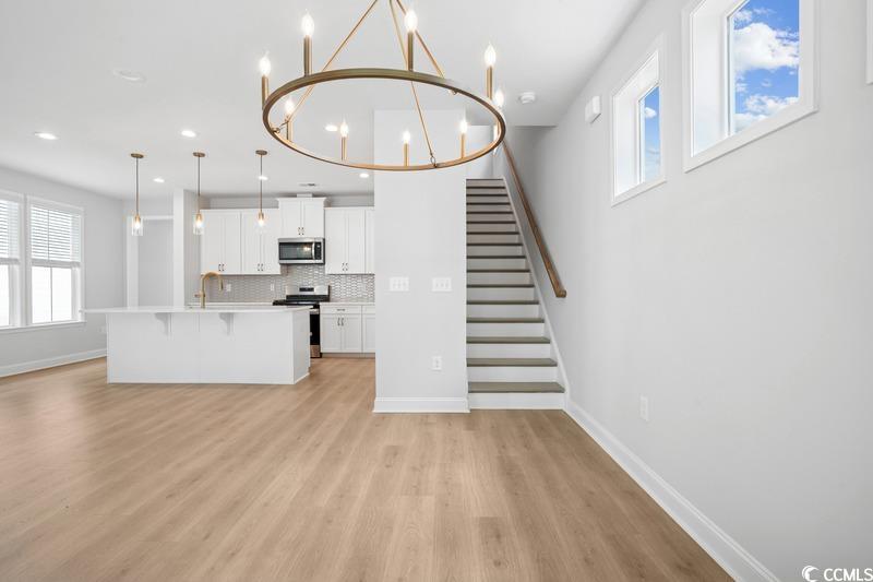 2404 Hillbourne Loop Property Photo 5