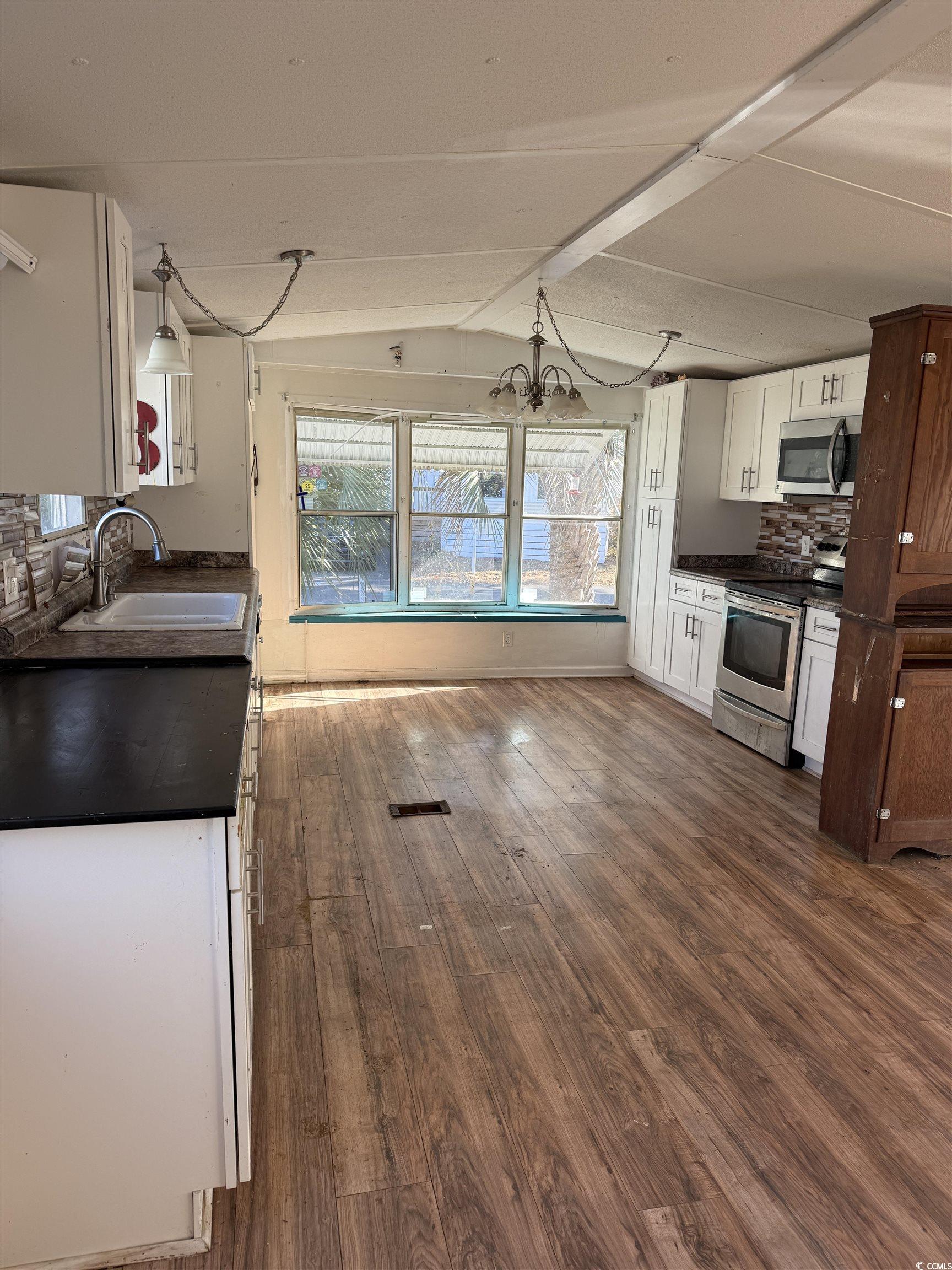 170 Braddock Ct. Property Photo 4