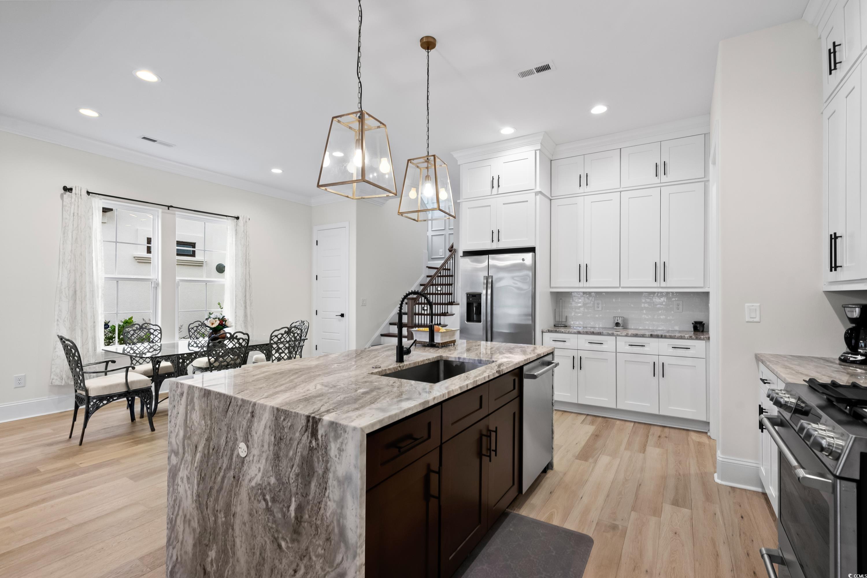 6723 Ocean Breeze Loop Property Photo 14