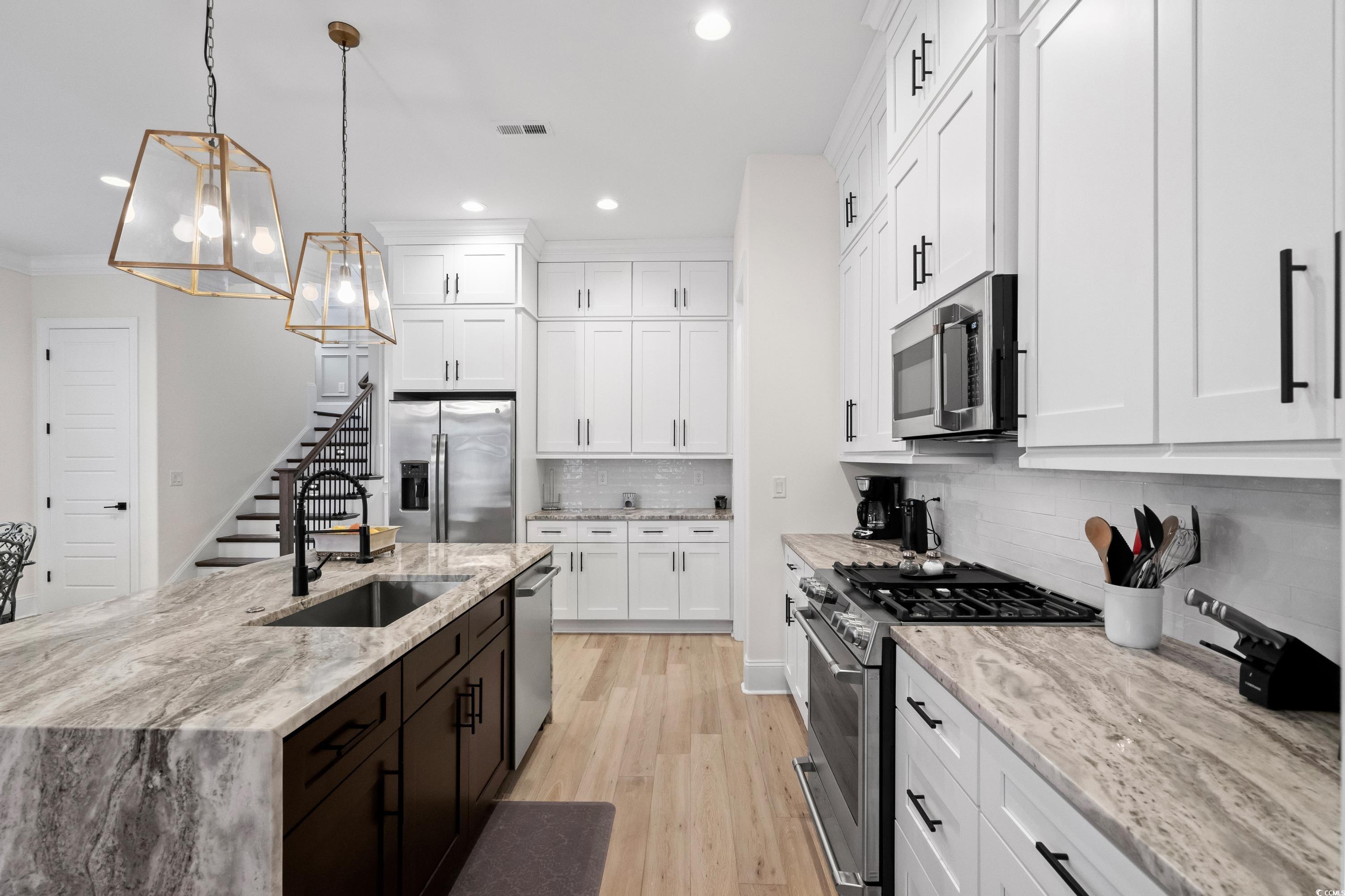 6723 Ocean Breeze Loop Property Photo 15