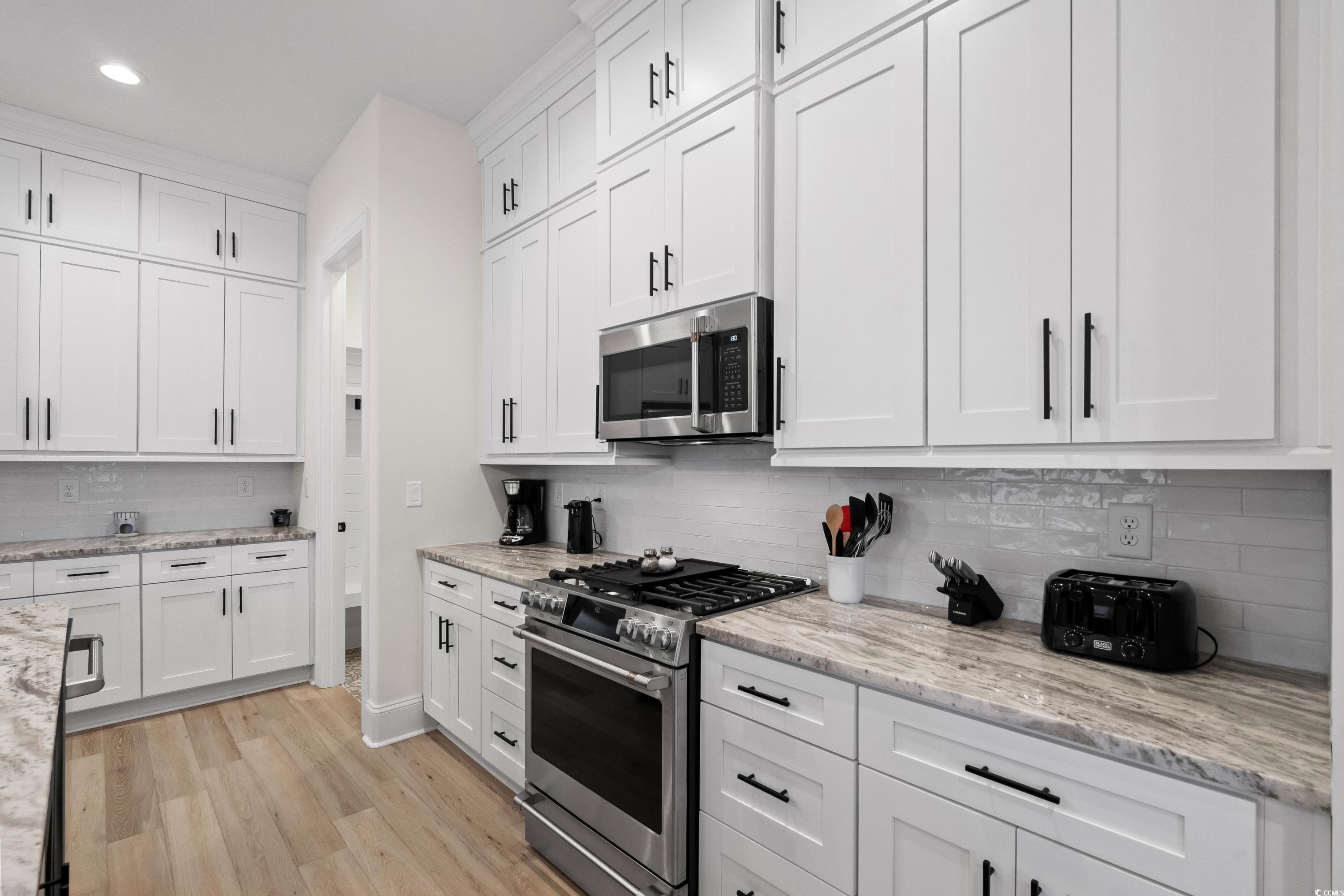 6723 Ocean Breeze Loop Property Photo 16