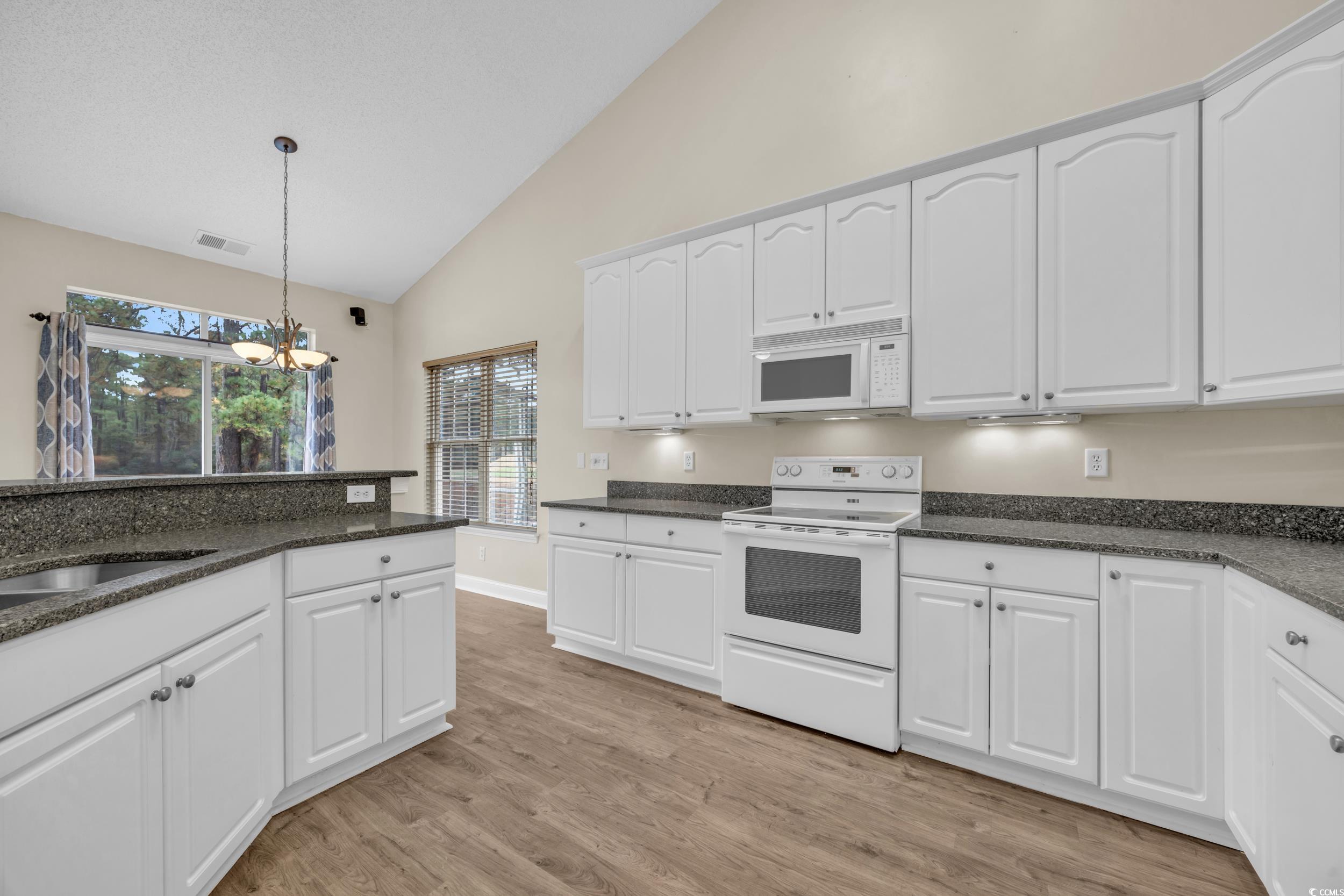 158 Regency Dr. Property Photo 6