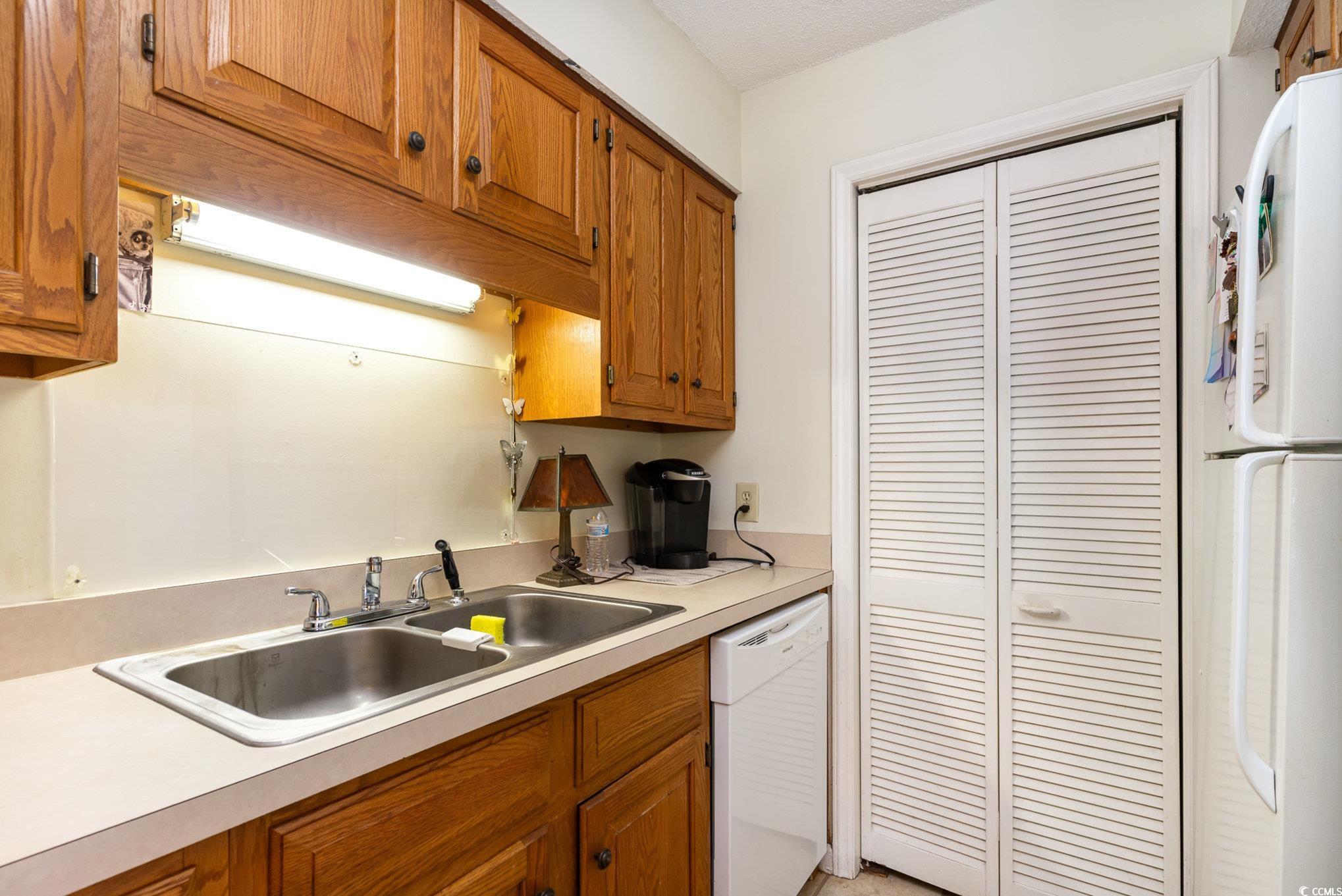 1204 Erin Way Property Photo 10