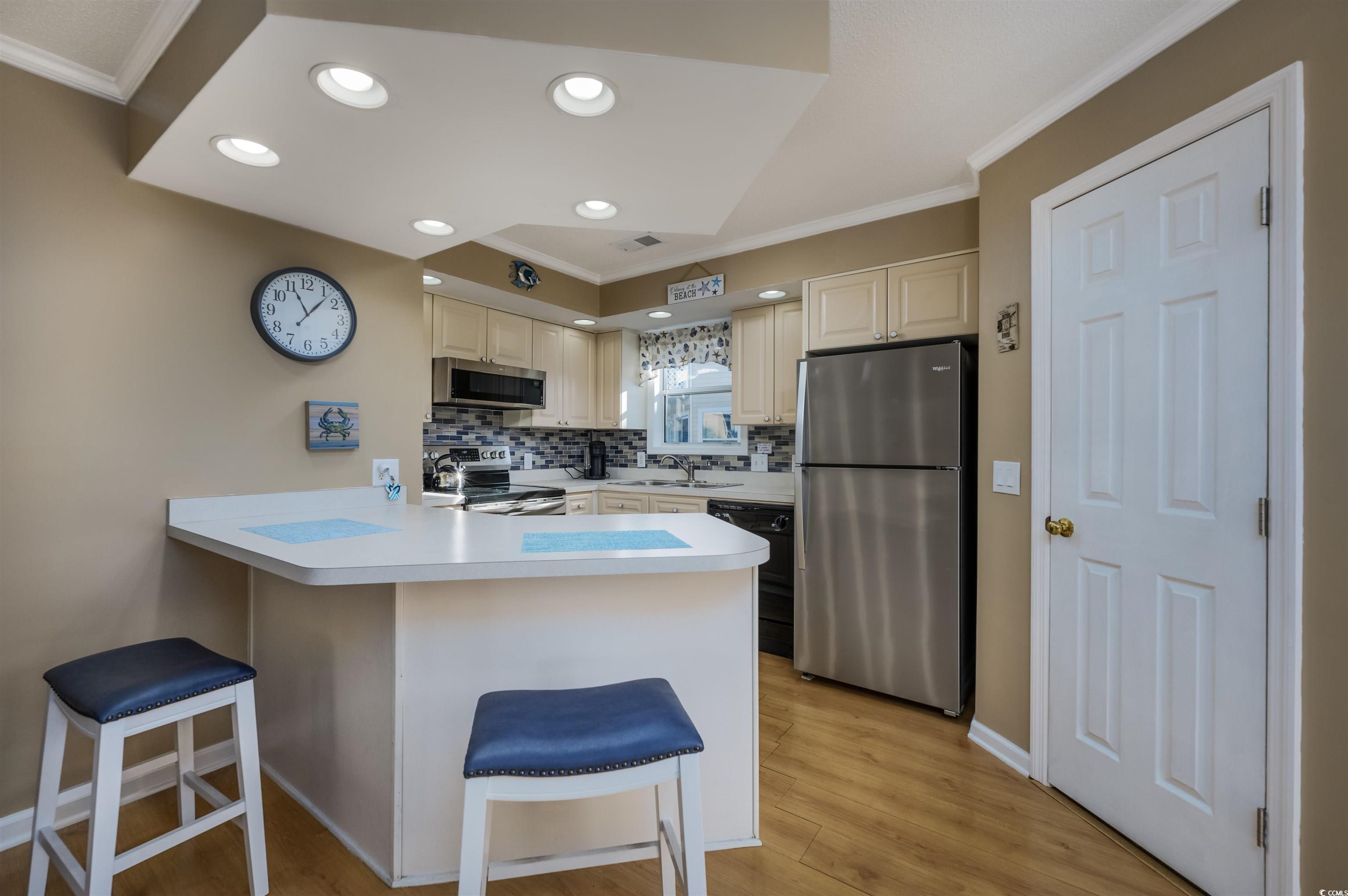 300 Shorehaven Dr. Property Photo 6