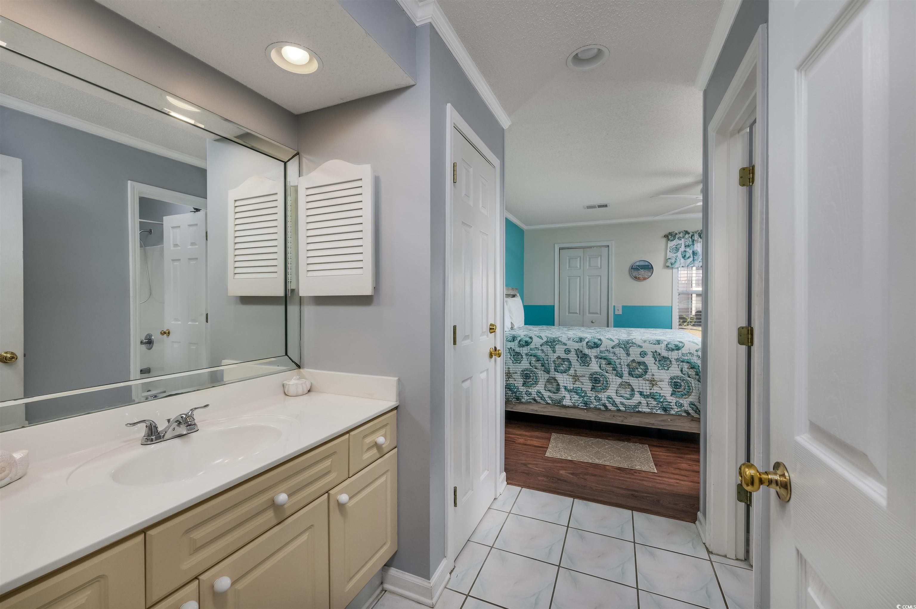 300 Shorehaven Dr. Property Photo 11