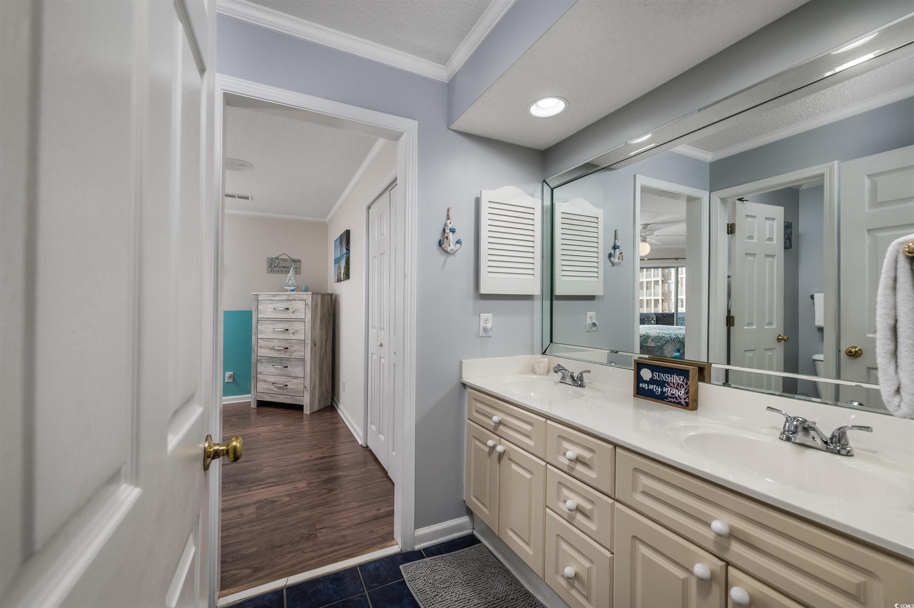 300 Shorehaven Dr. Property Photo 16