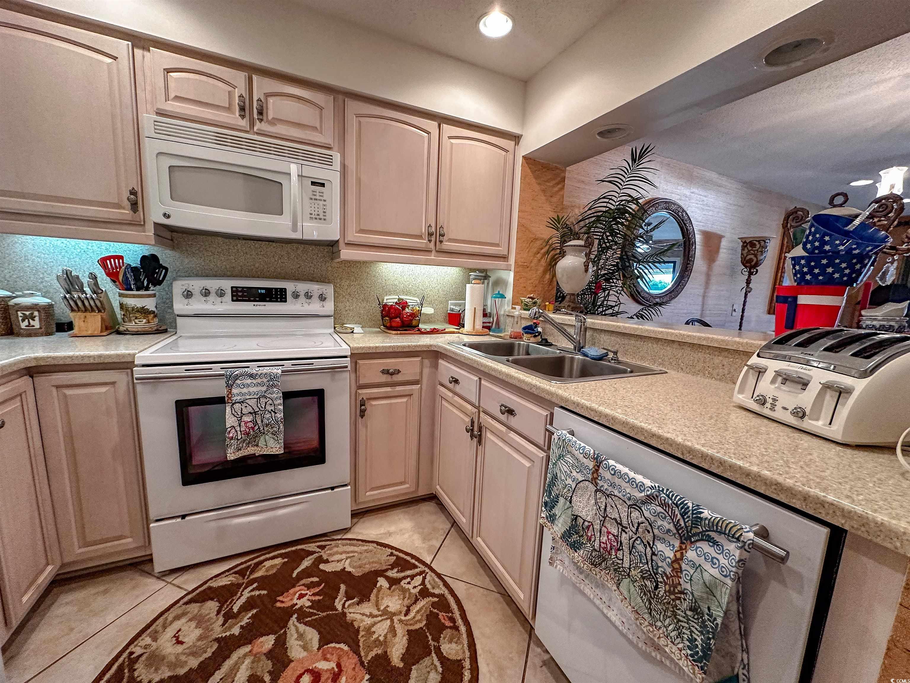 410 Melrose Pl. Property Photo 20