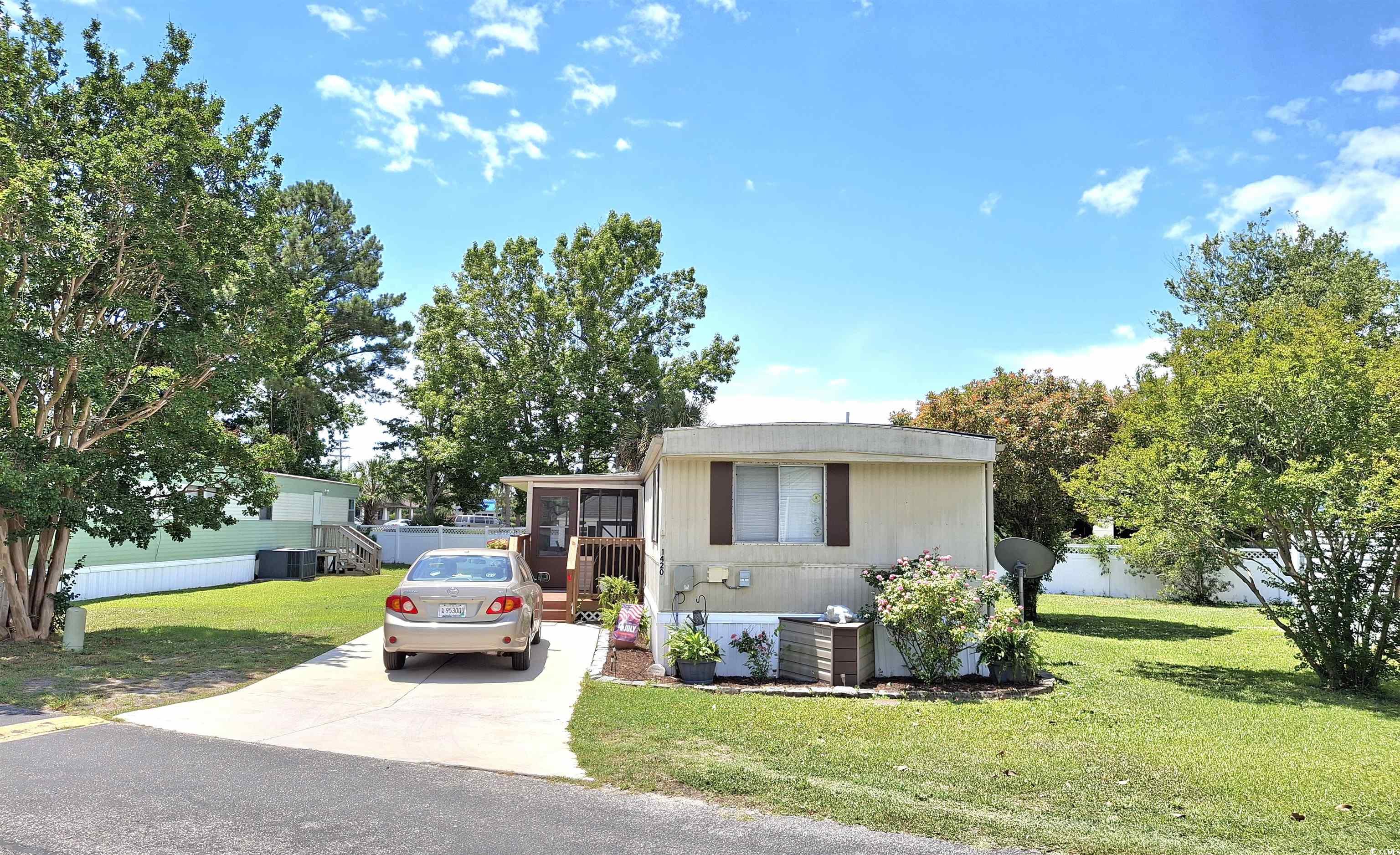 1420 Circle Dr. Property Photo 2