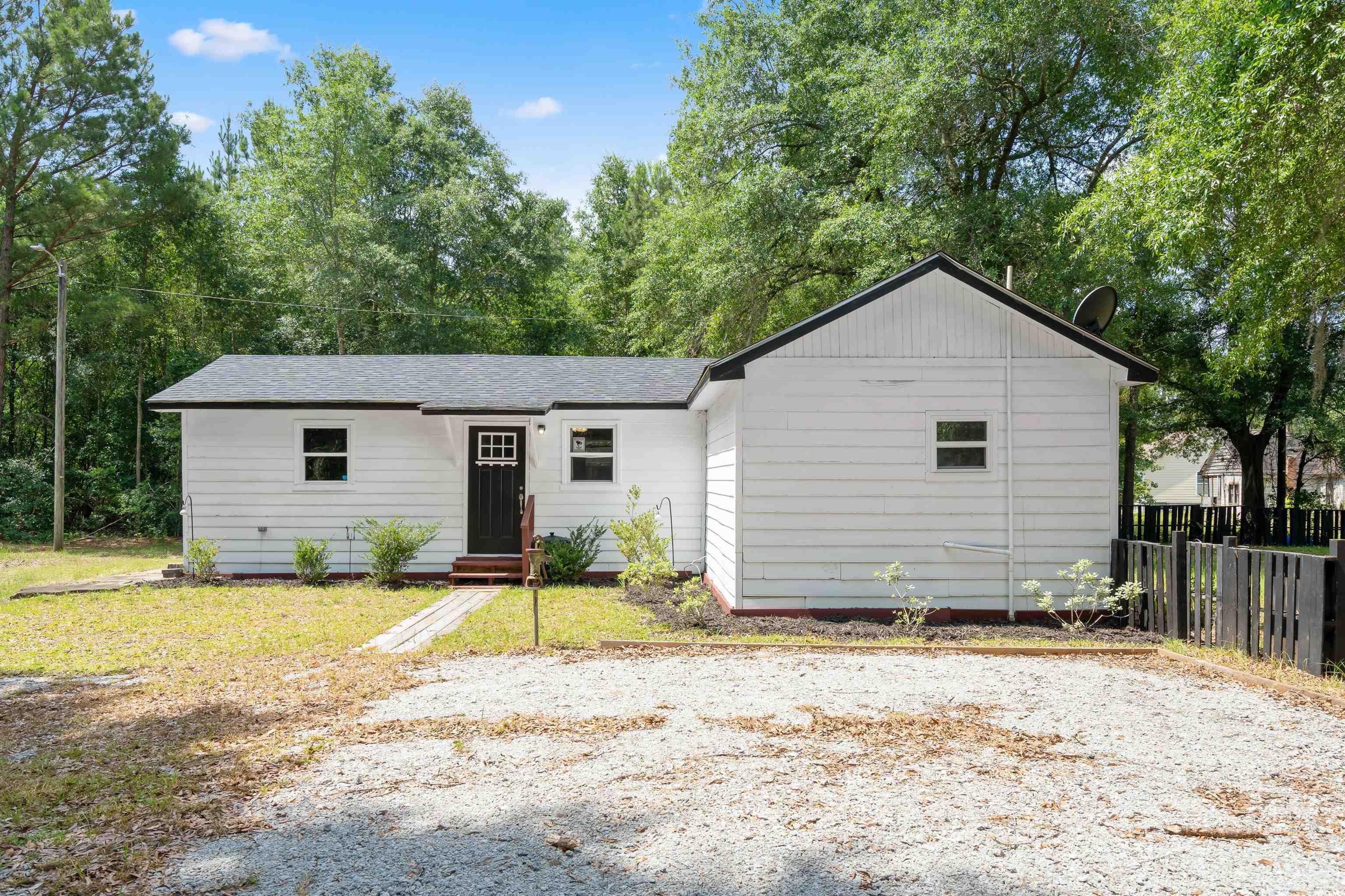 9719 E Highway 76 Property Photo 1