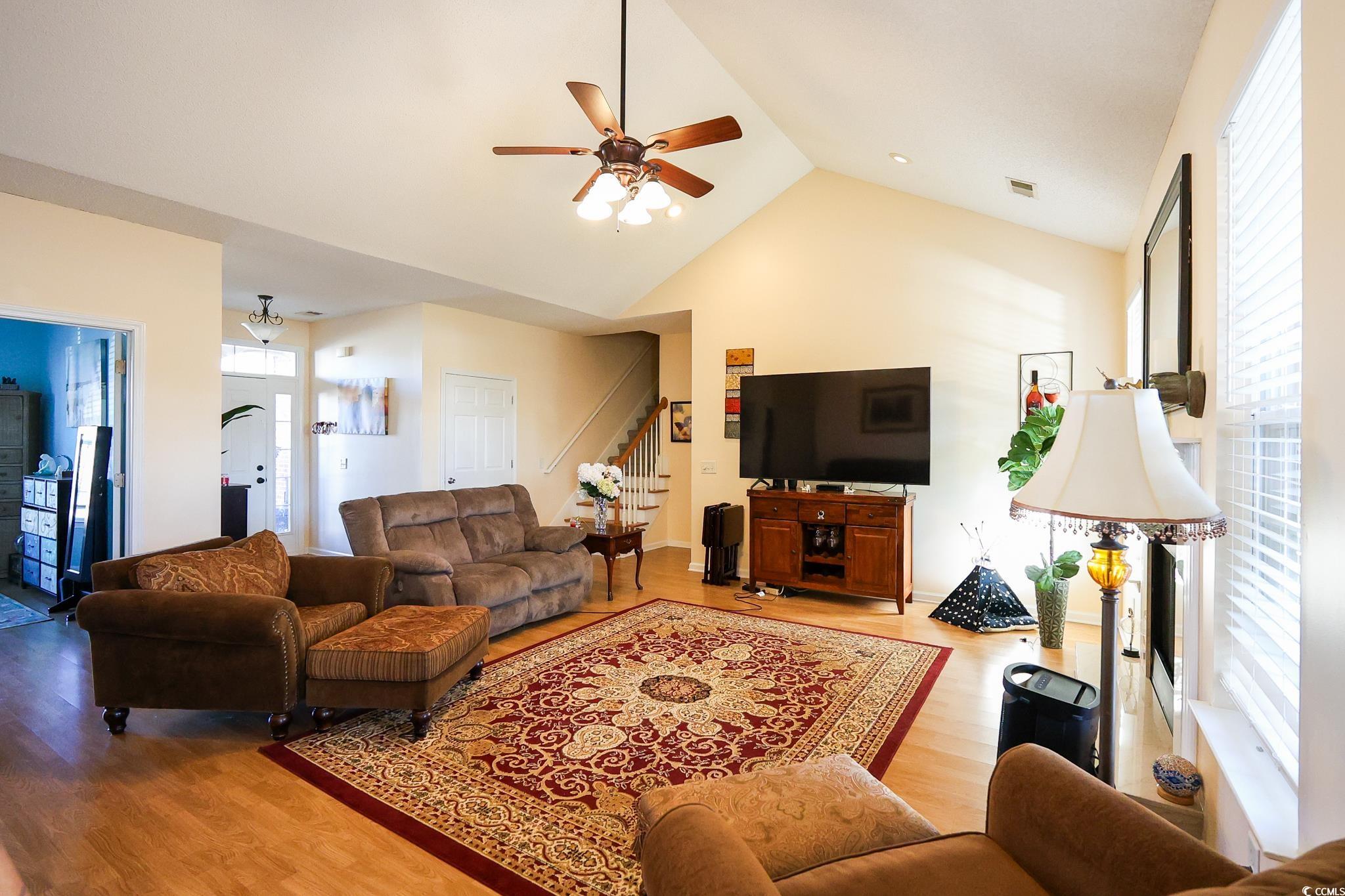 582 Summerhill Dr. Property Photo 3
