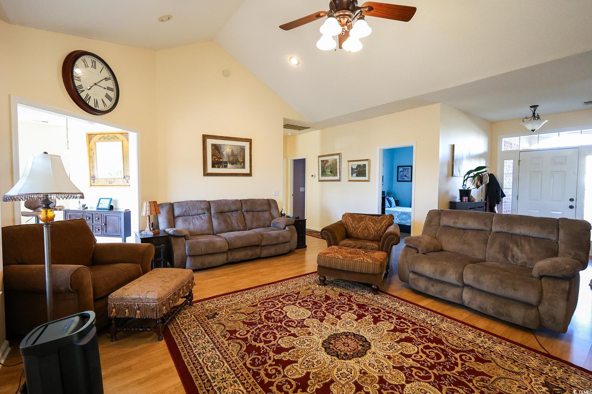 582 Summerhill Dr. Property Photo 4