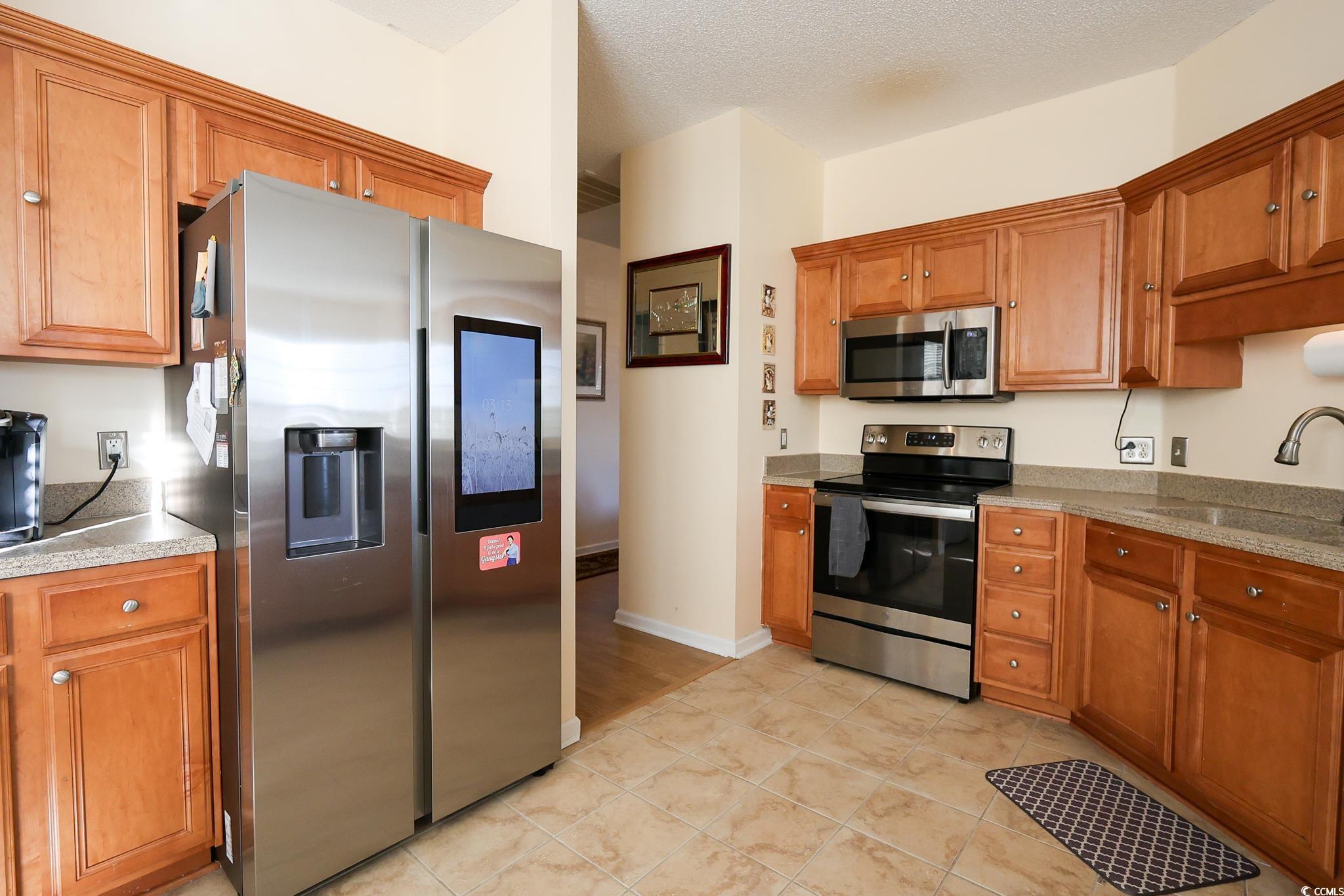 582 Summerhill Dr. Property Photo 6