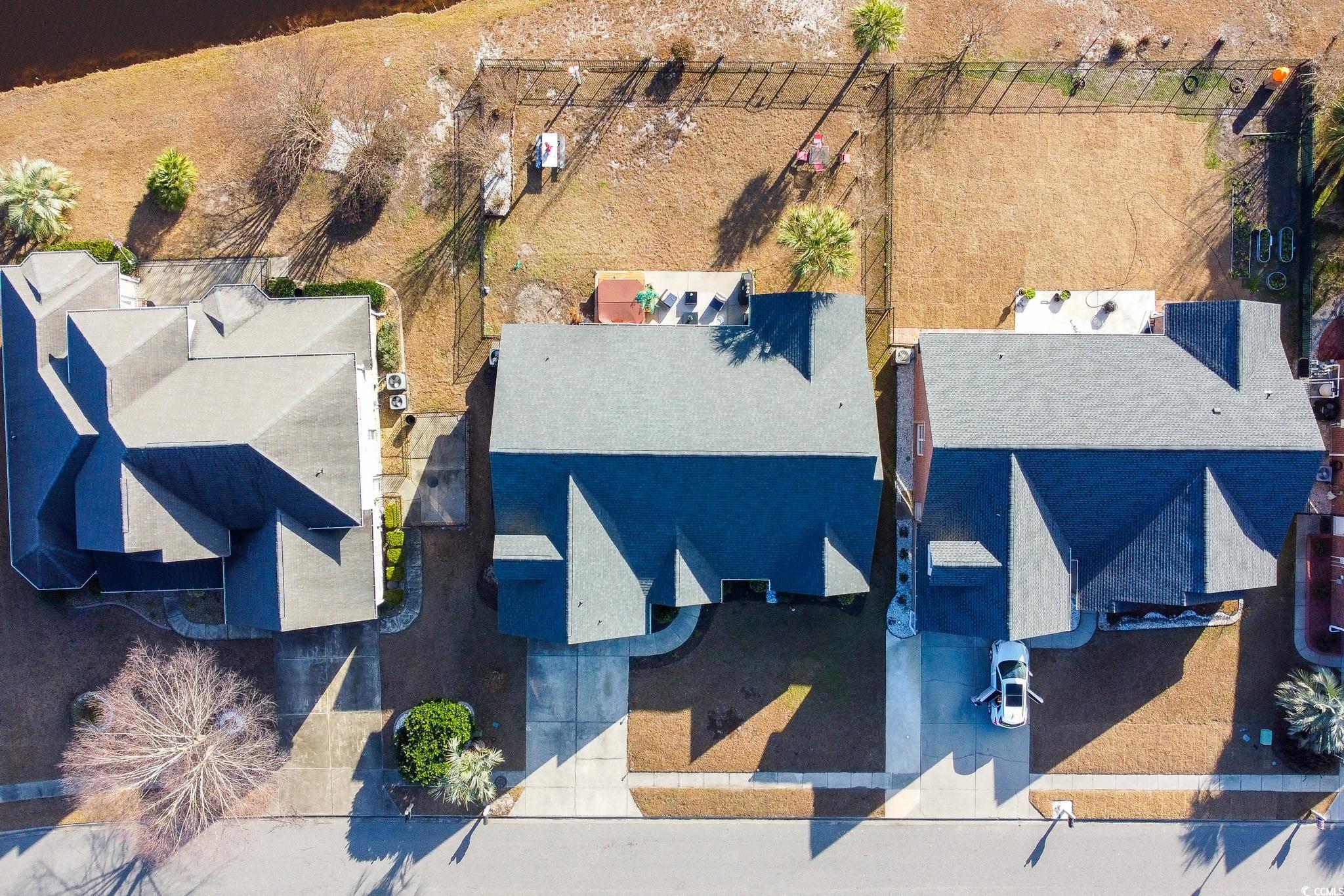 582 Summerhill Dr. Property Photo 19