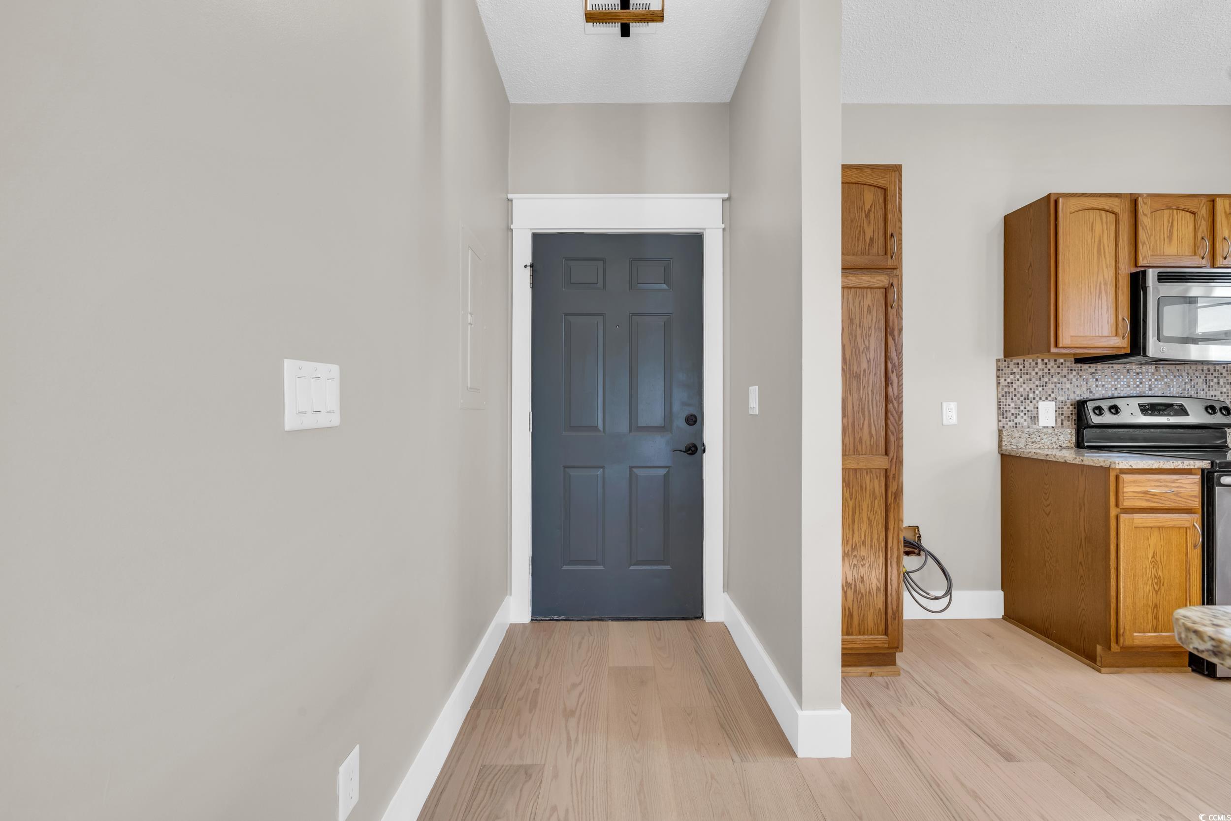 3923 Gladiola Ct. Property Photo 2