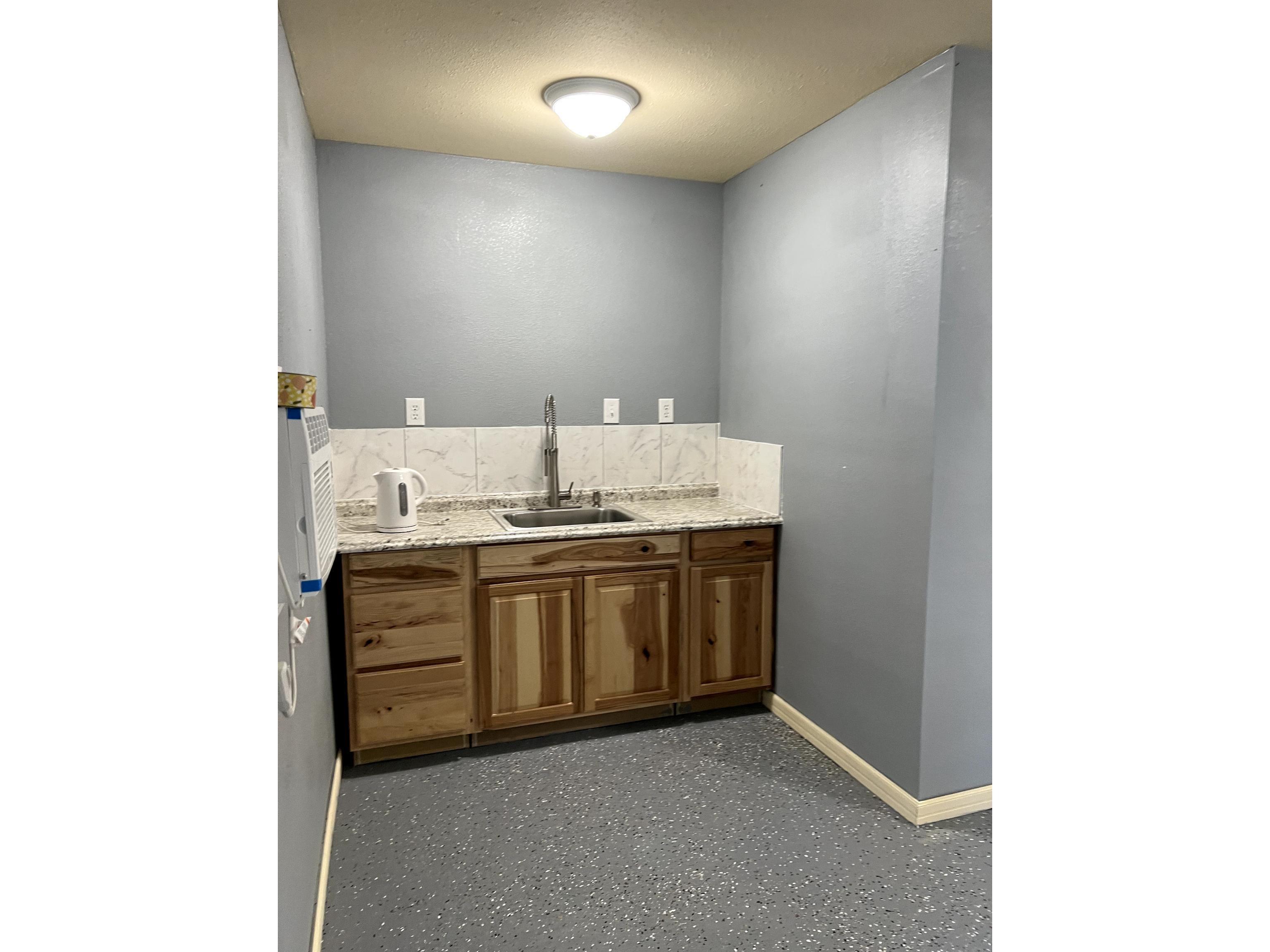 100 Lulu Ln. Property Photo 10