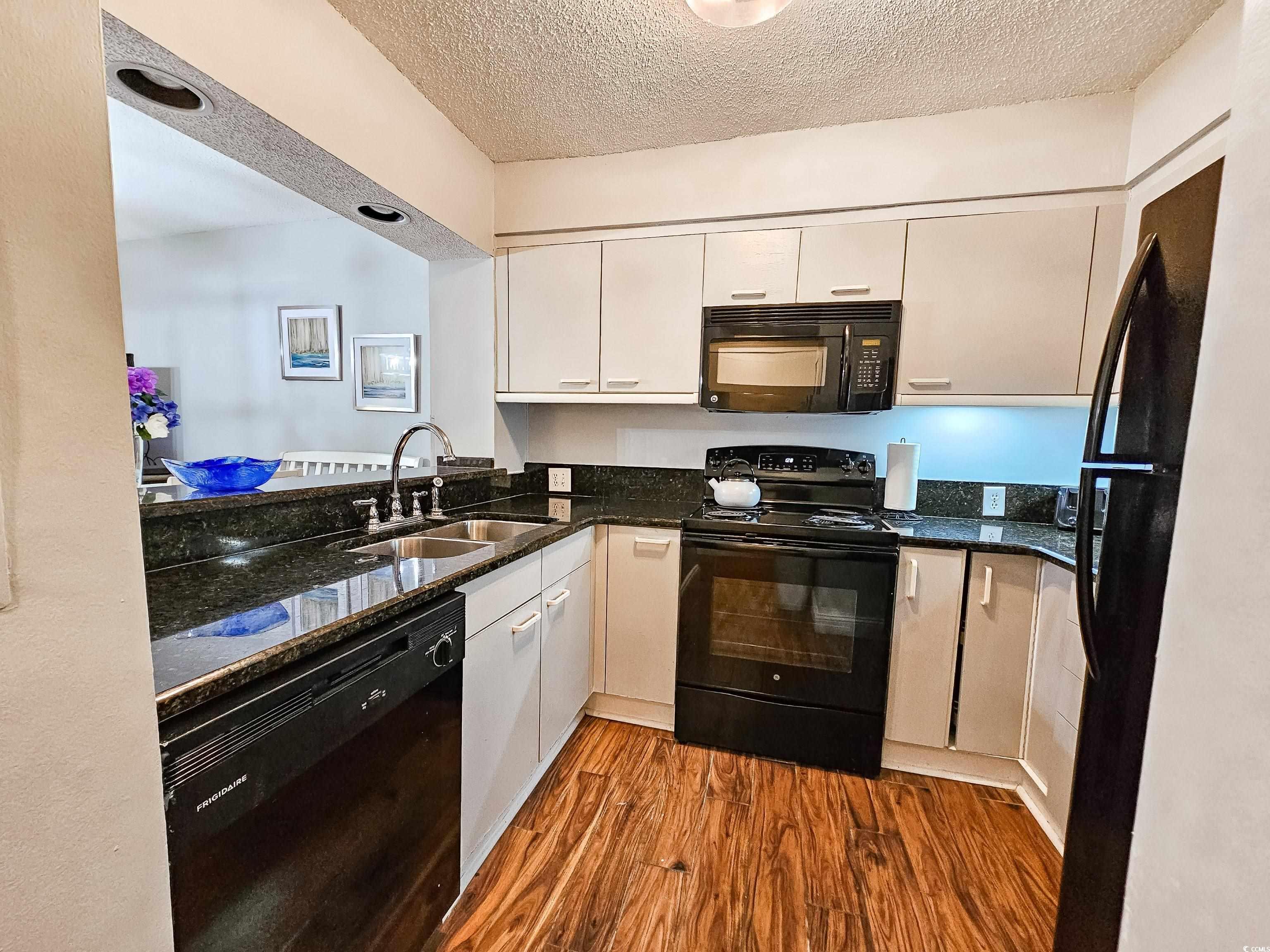 410 Melrose Pl. Property Photo 15