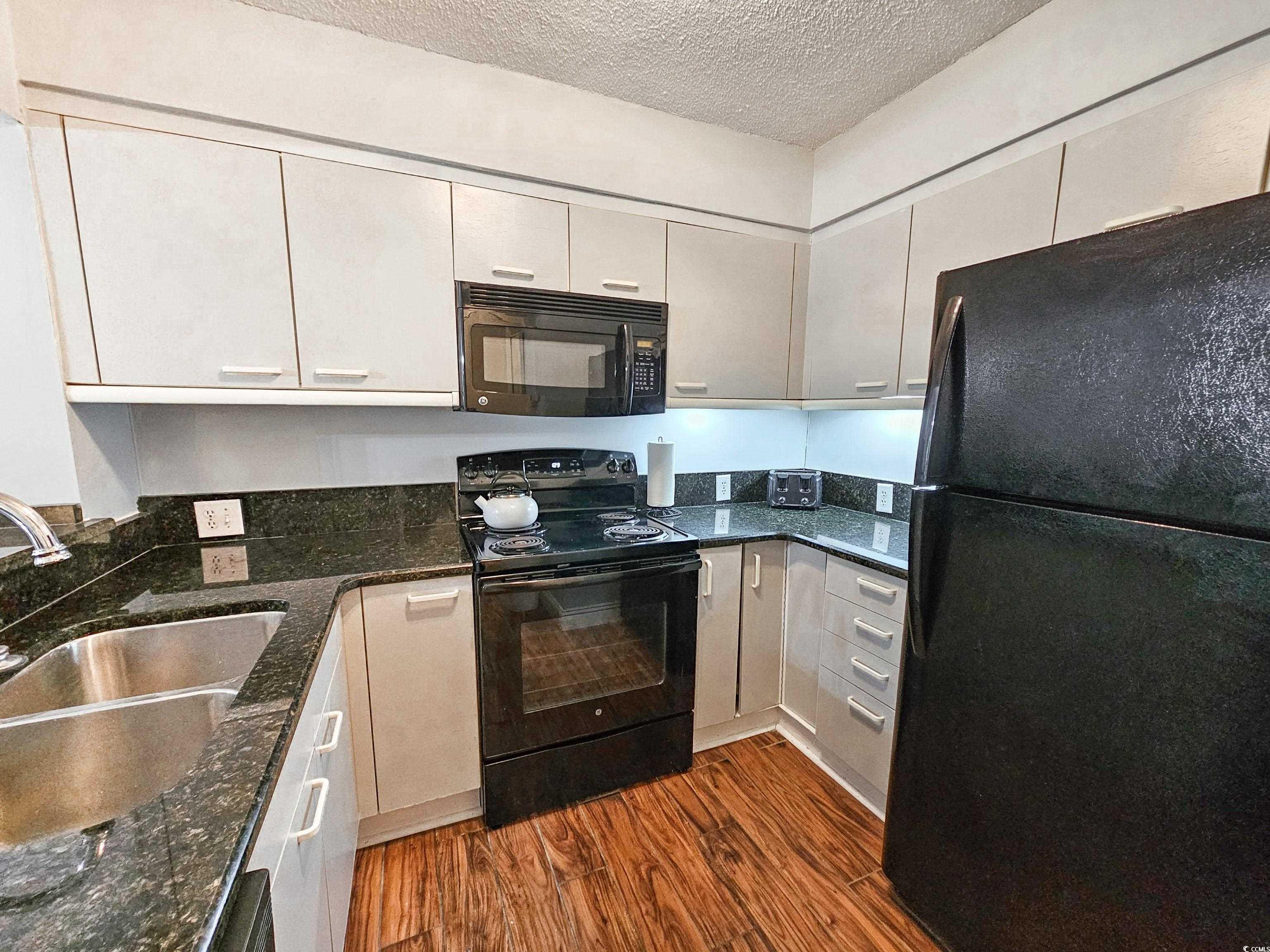 410 Melrose Pl. Property Photo 16