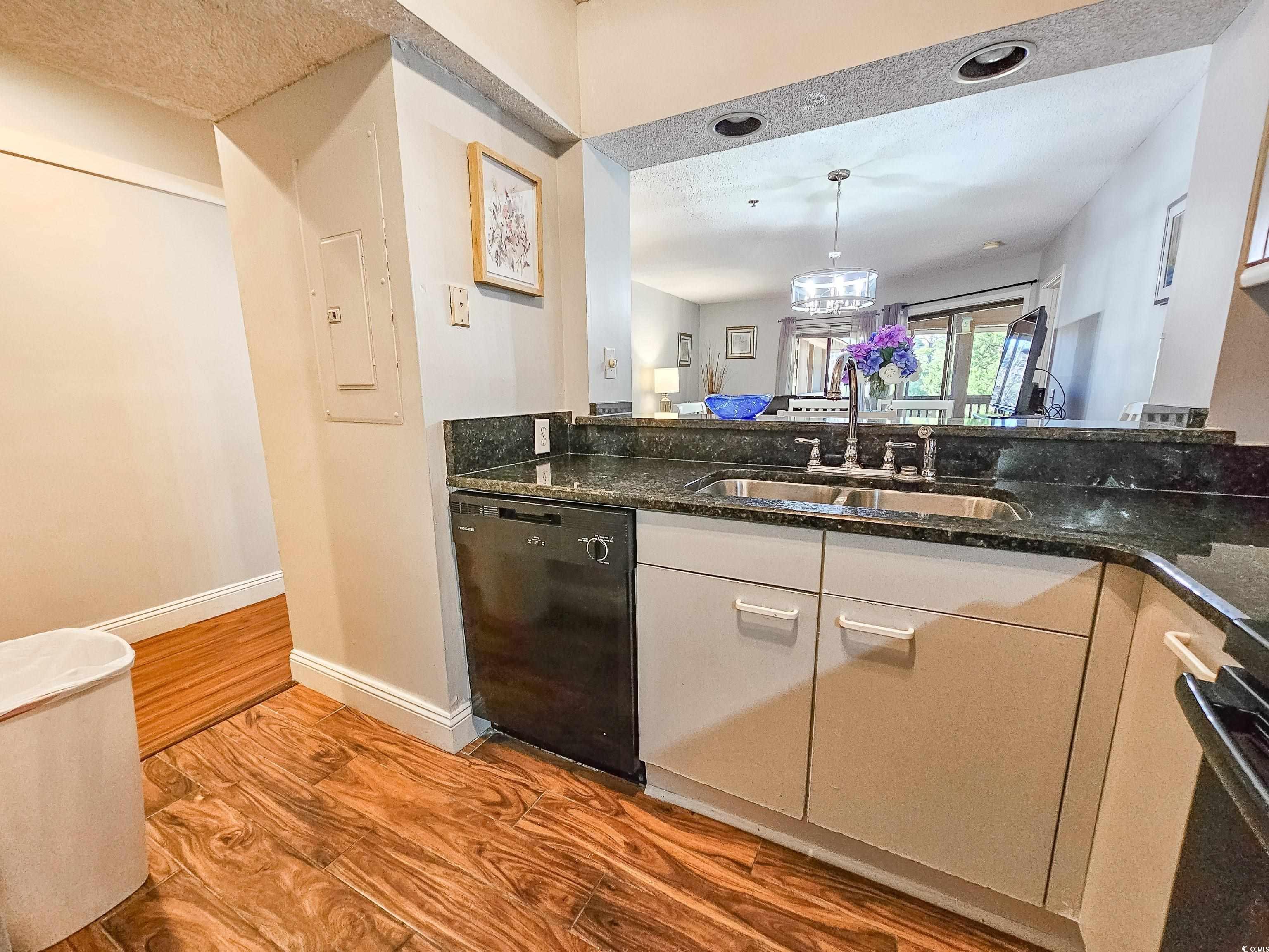 410 Melrose Pl. Property Photo 17