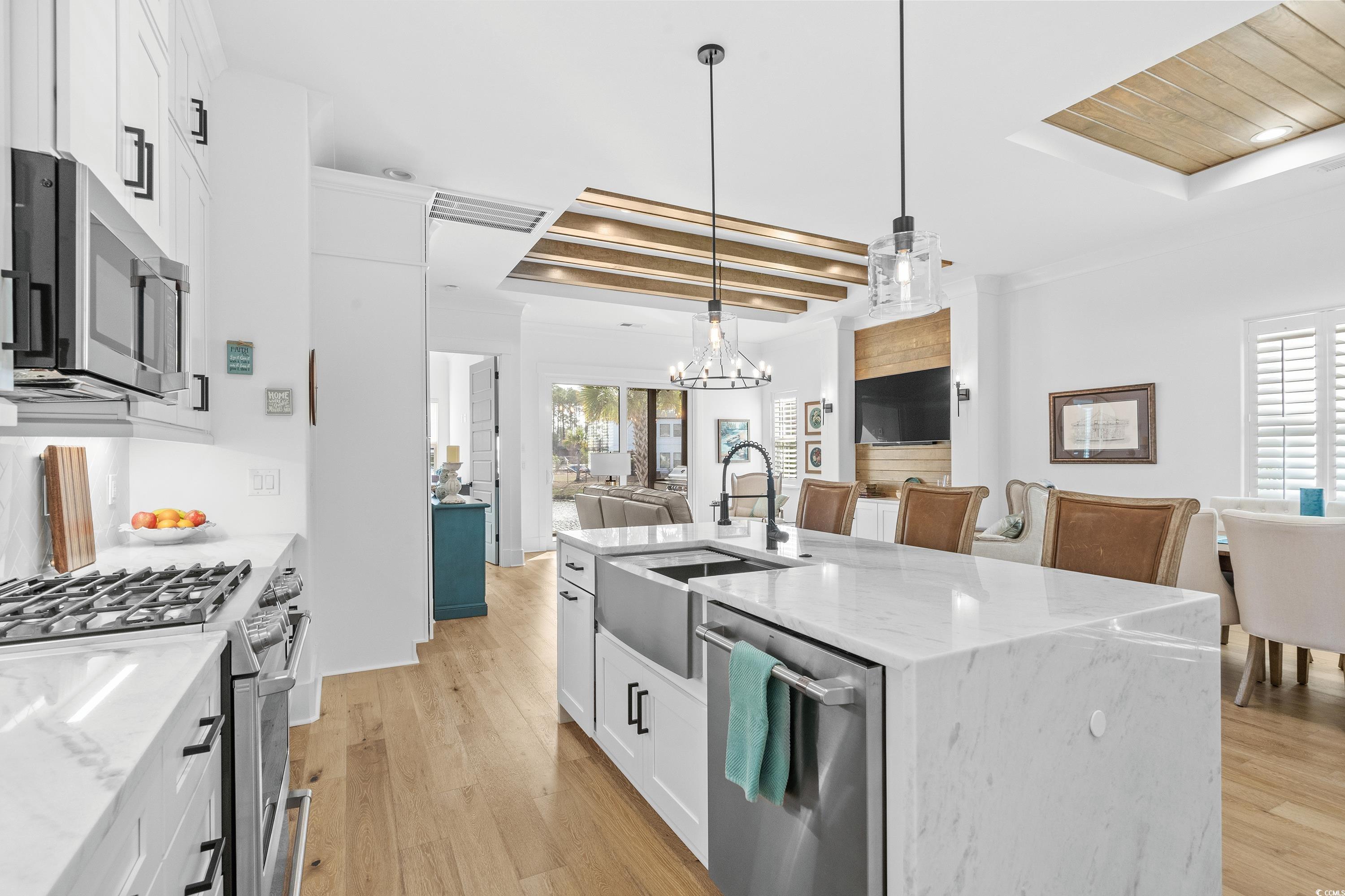 6760 Ocean Breeze Loop Property Photo 9