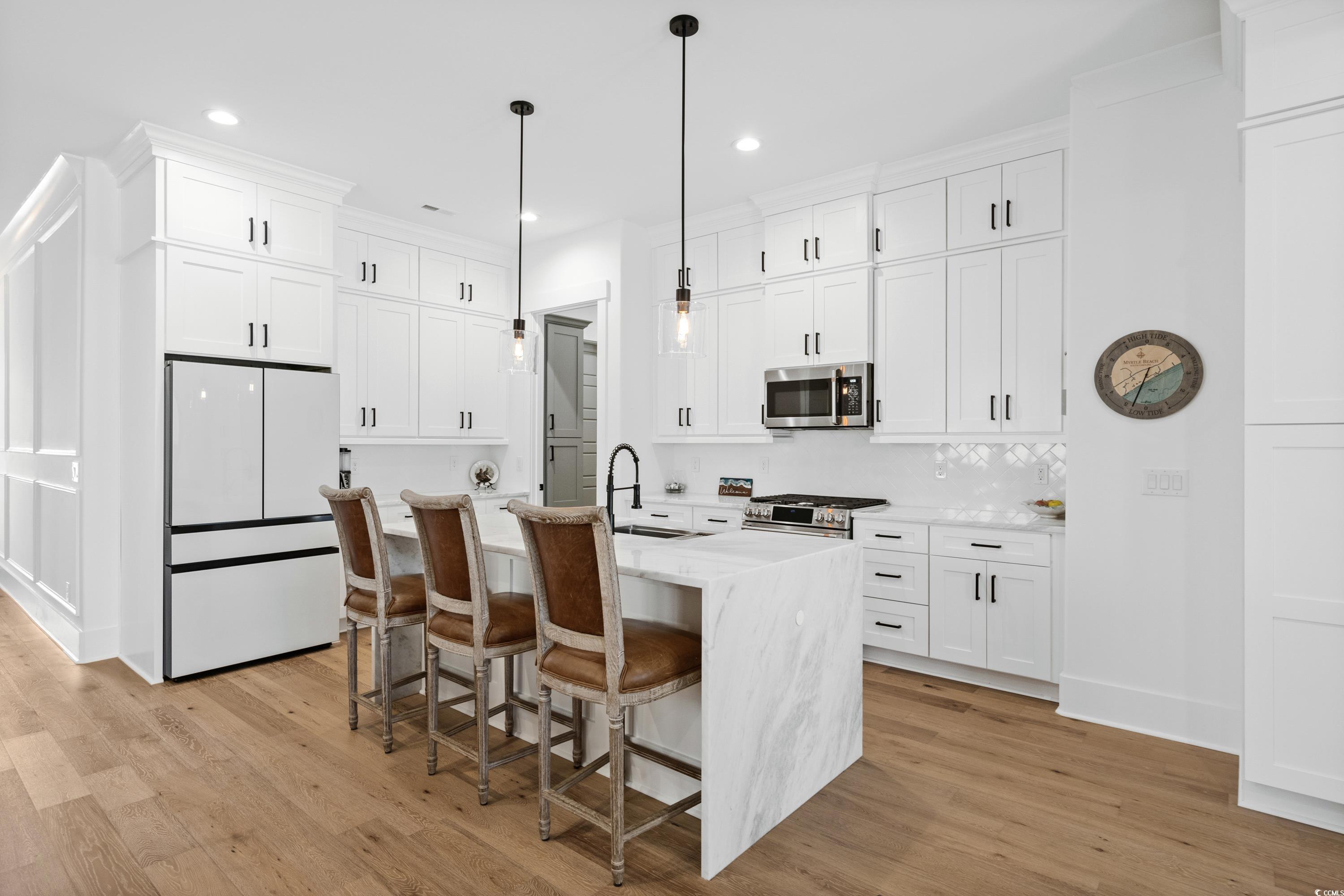 6760 Ocean Breeze Loop Property Photo 10
