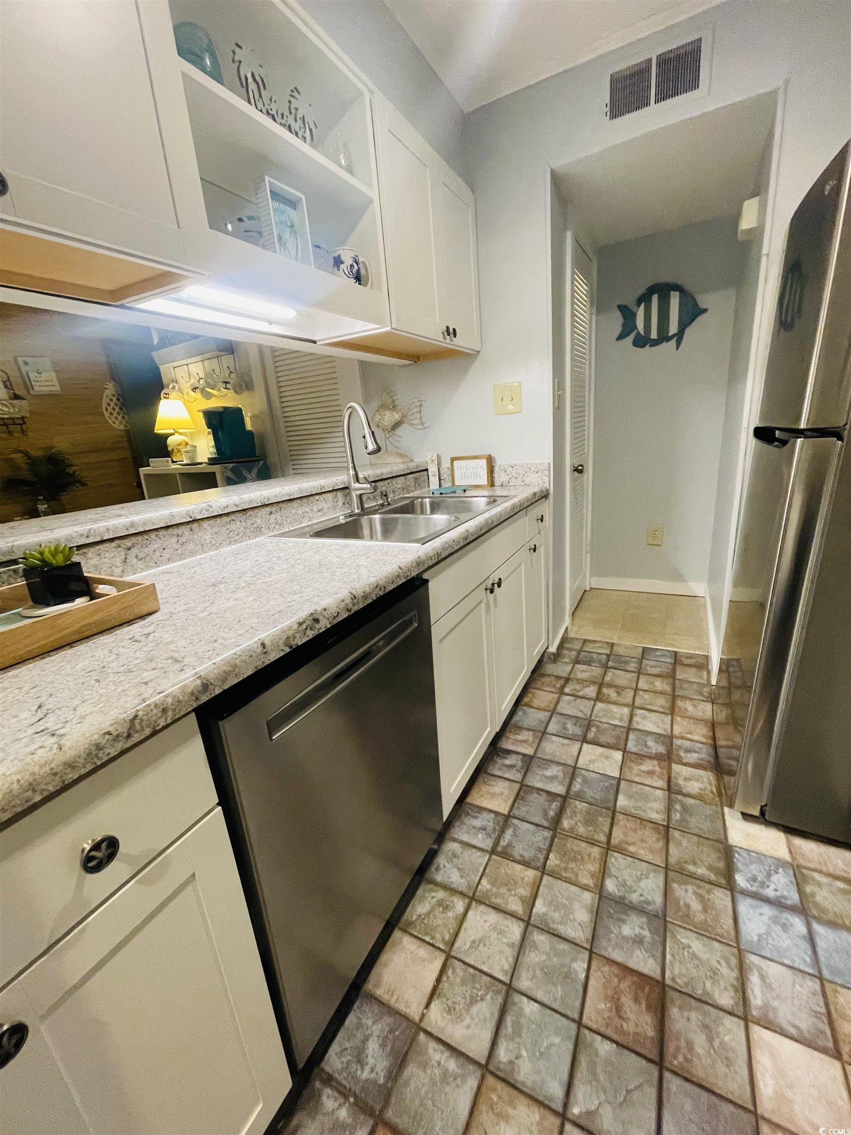9661 Shore Dr. Property Photo 14