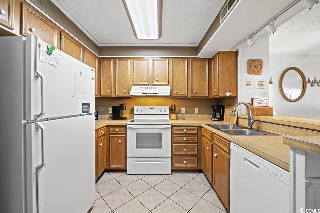 9570 Shore Dr. Property Photo 3