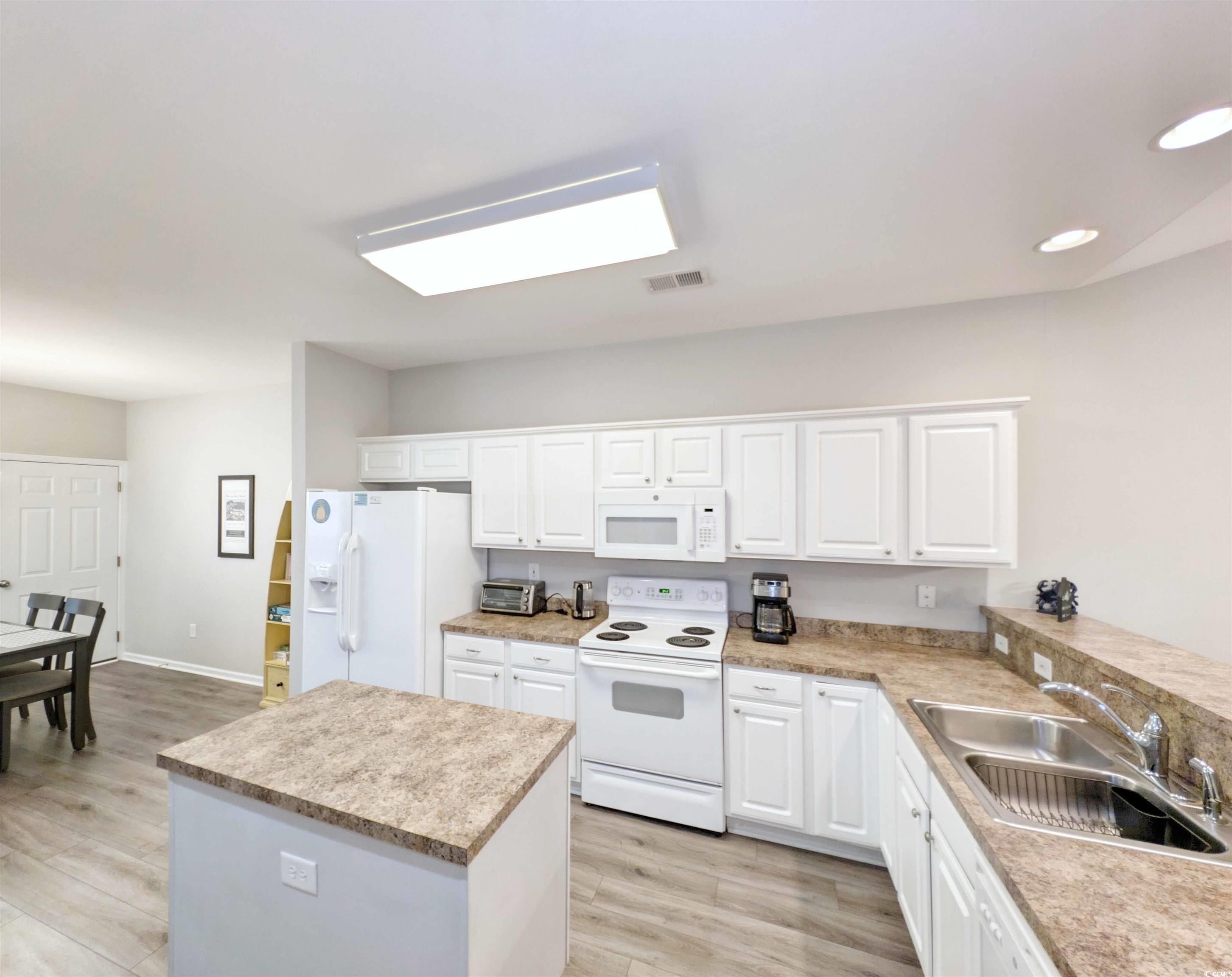663 Pinehurst Dr. Property Photo 10