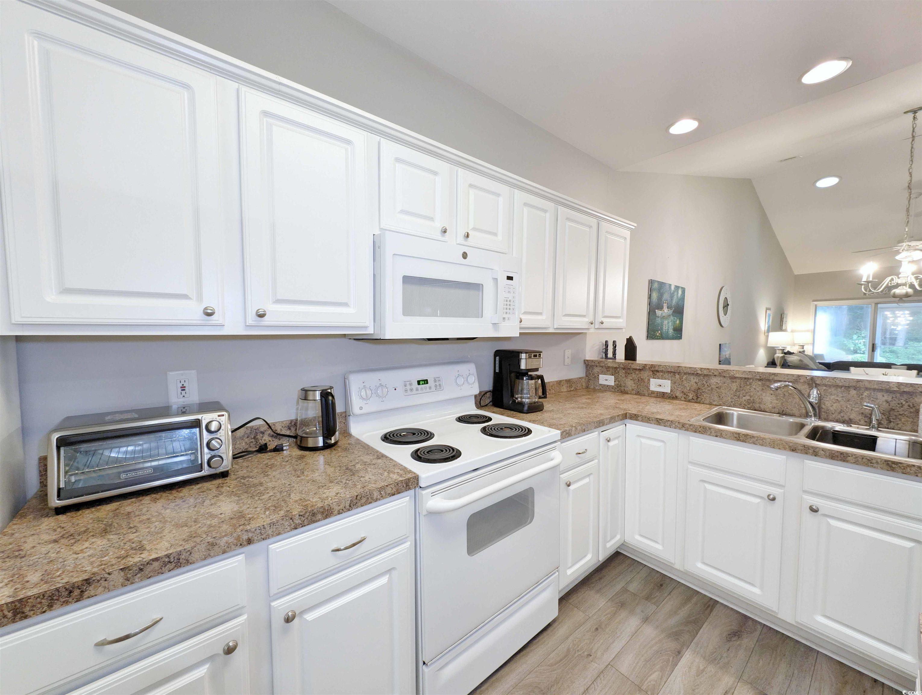 663 Pinehurst Dr. Property Photo 13