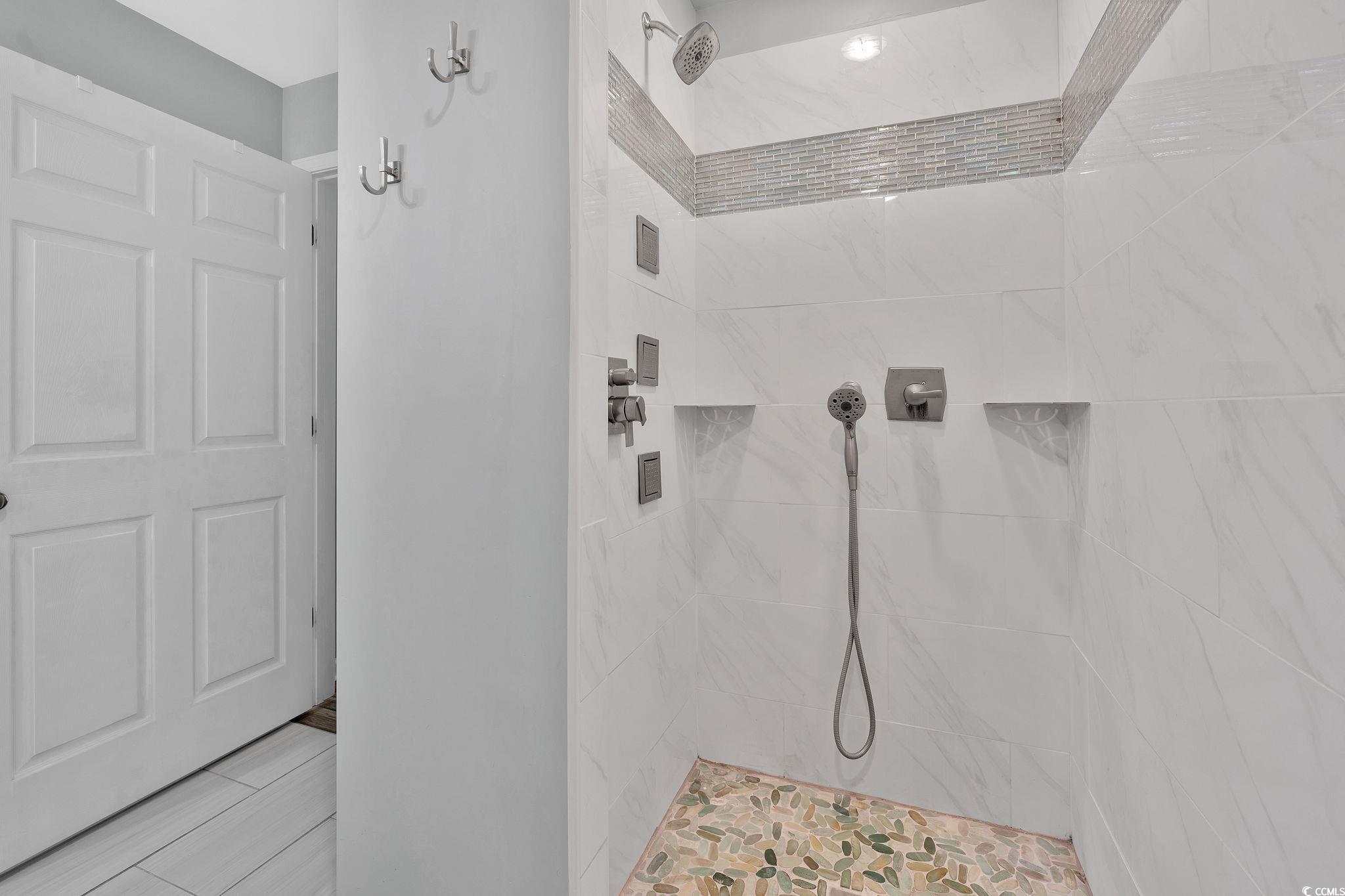 4850 Meadowsweet Dr. Property Photo 16