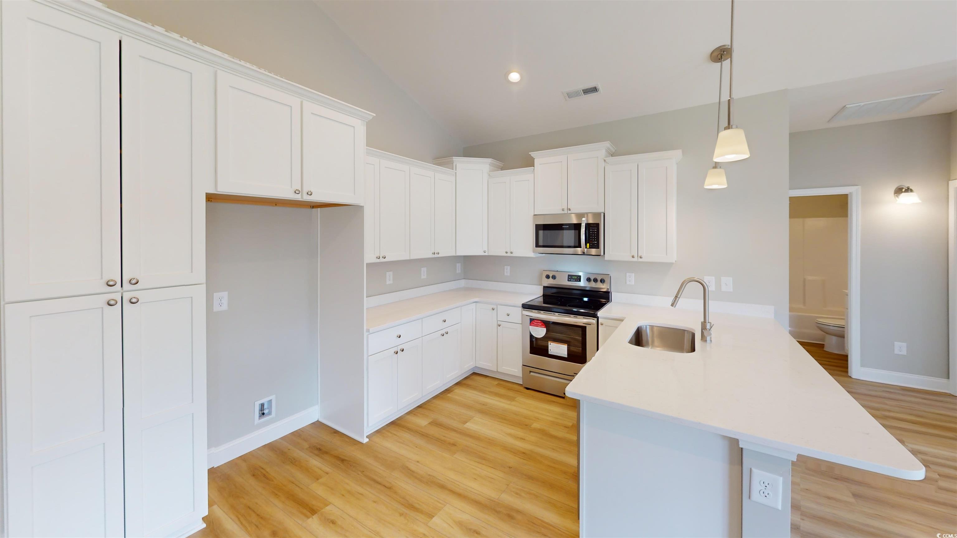 1036 Moen Loop Property Photo 4