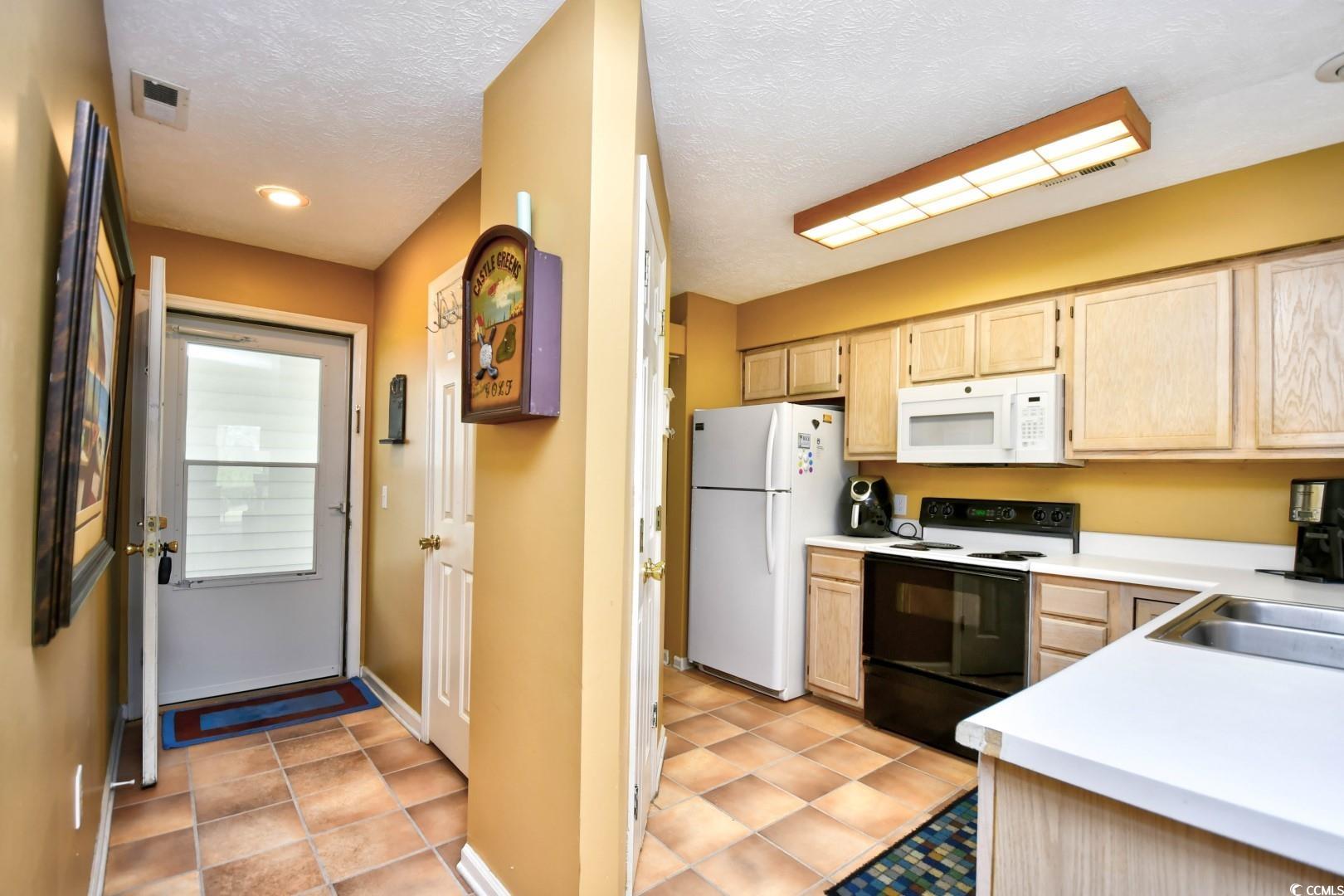 557 White River Dr. Property Photo 4