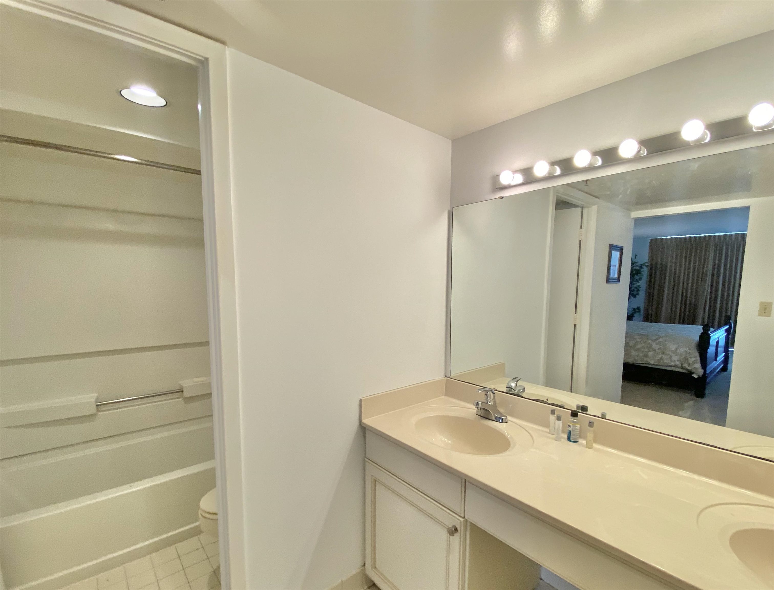 9820 Queensway Blvd. Property Photo 28