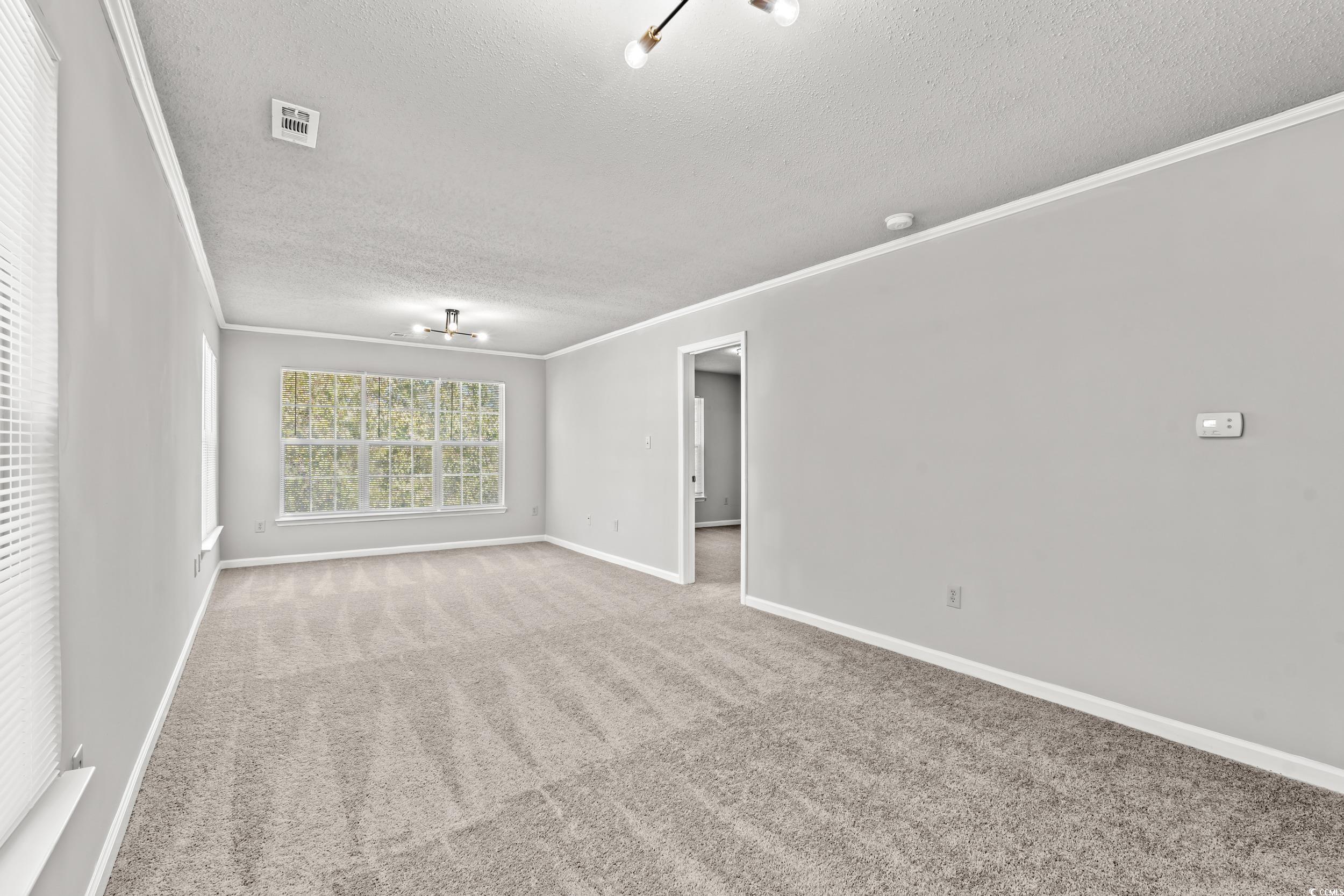 4273 Villas Dr. Property Photo 4