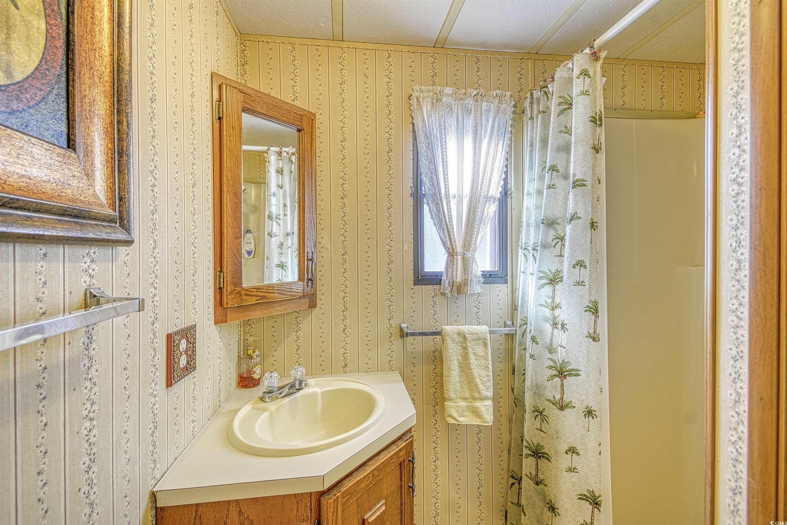 135 Crooked Island Circle Property Photo 8