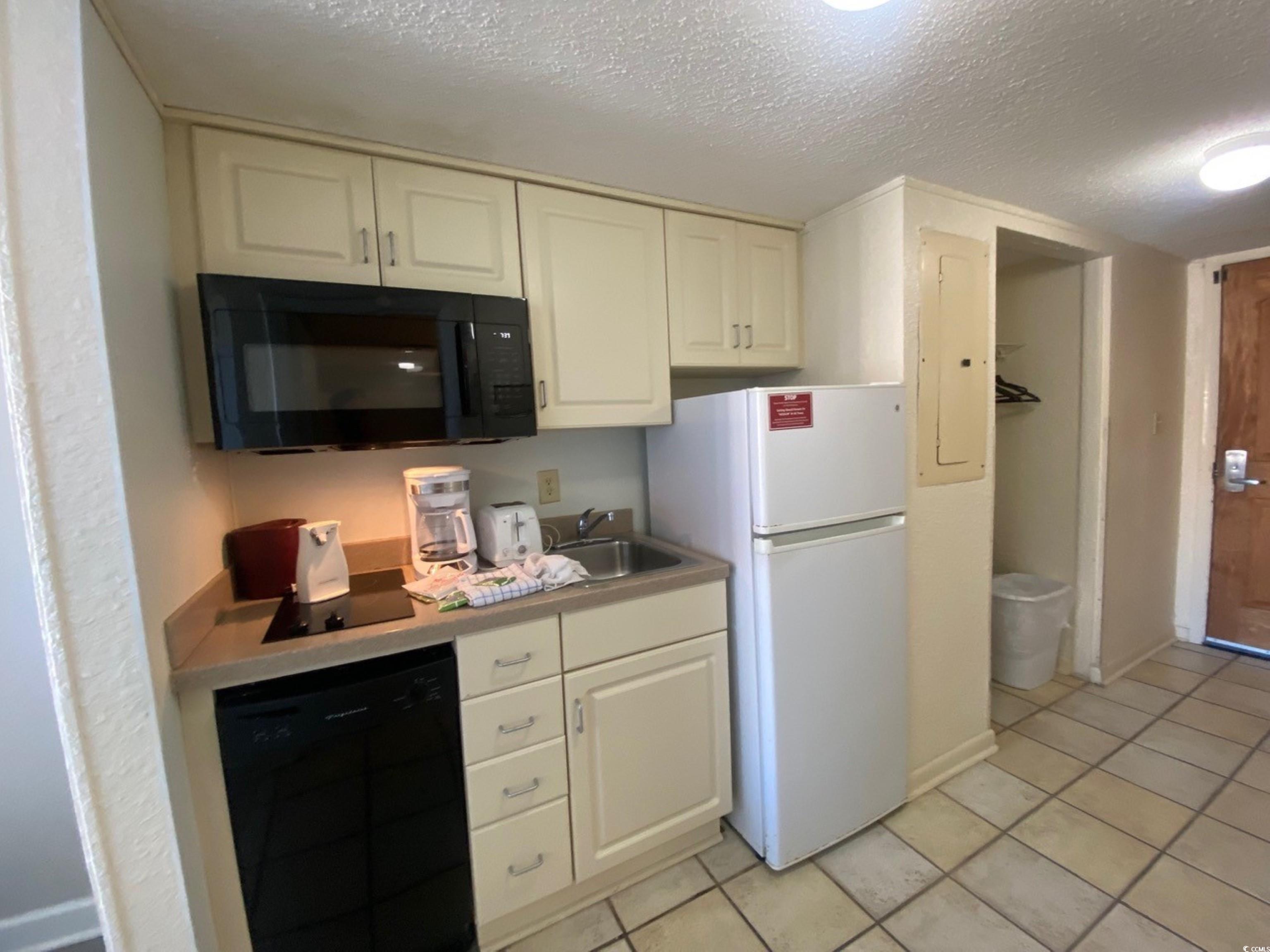 9550 Shore Dr. Property Photo 16