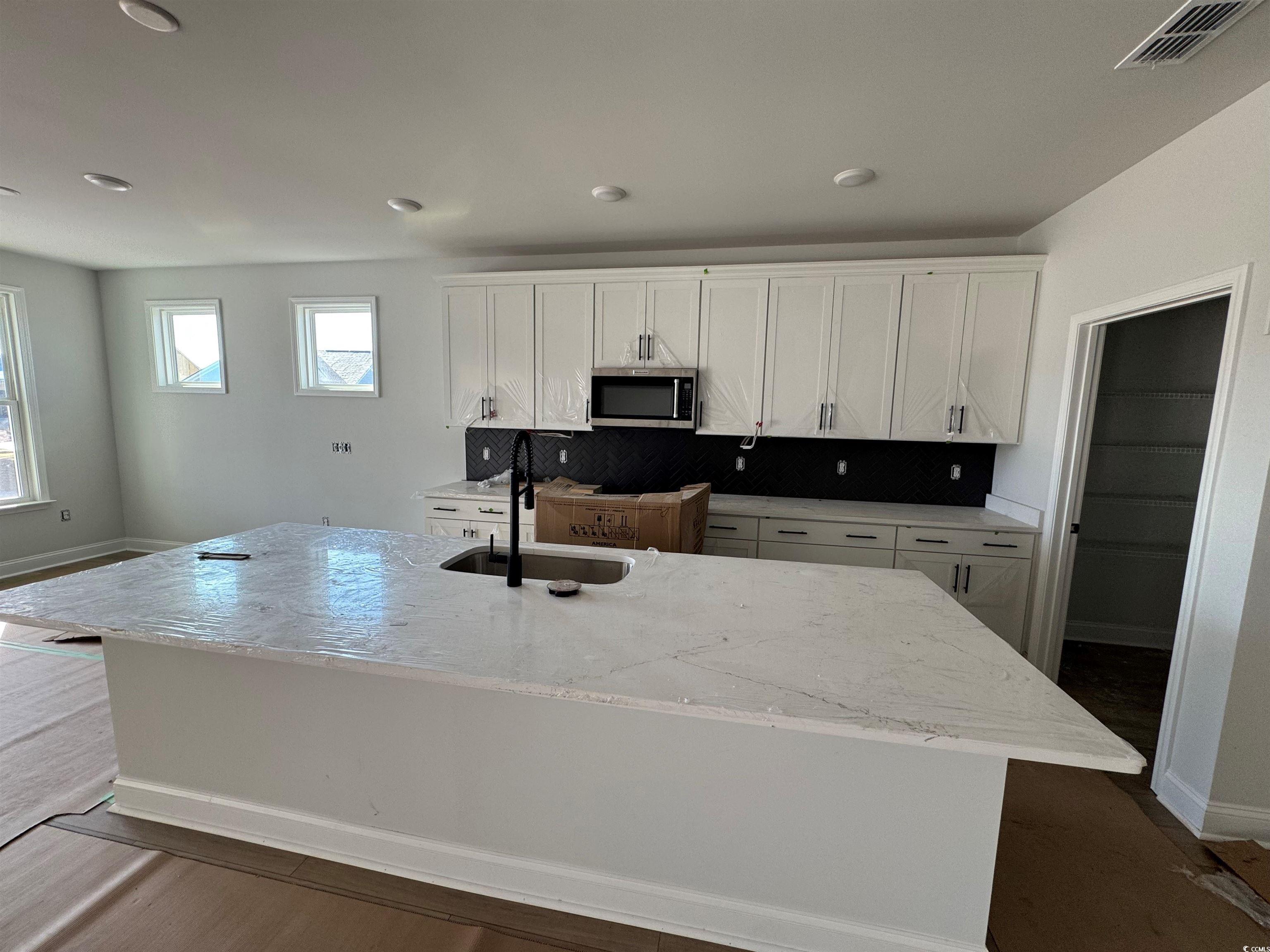 1300 Crested Iris Way Property Photo 8