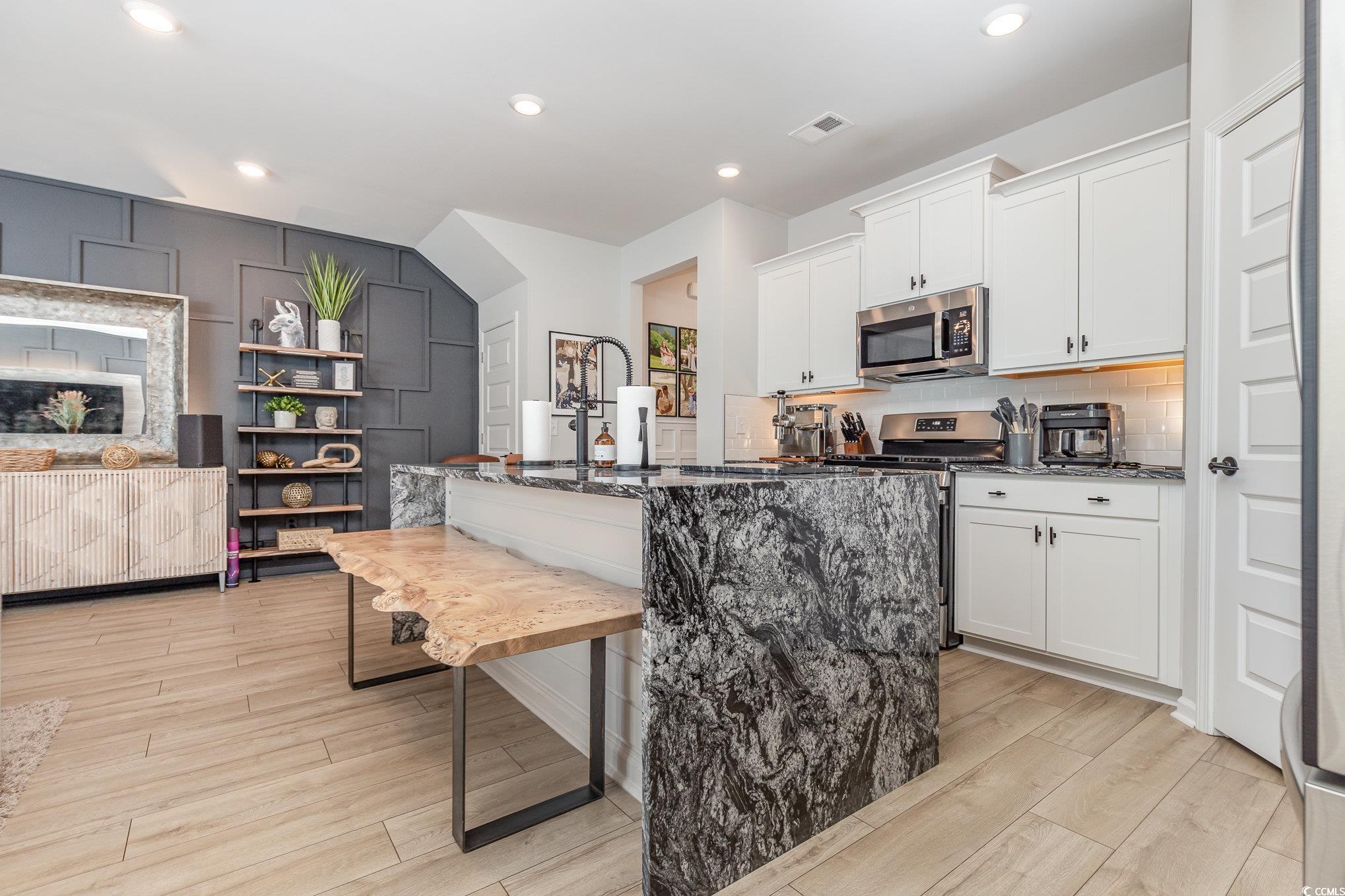 5353 Knobcone Loop Property Photo 10