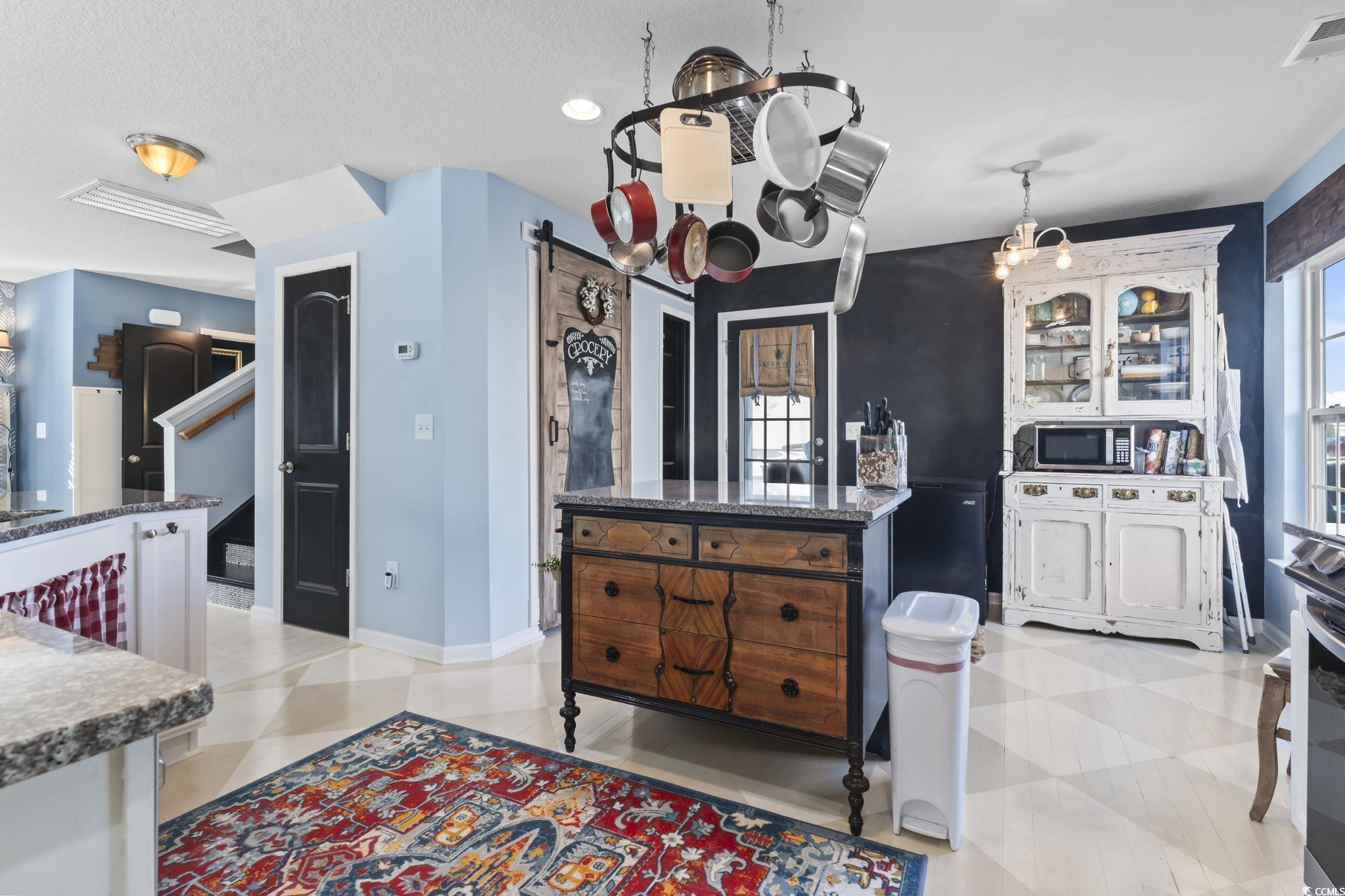 817 Old Castle Loop Property Photo 8