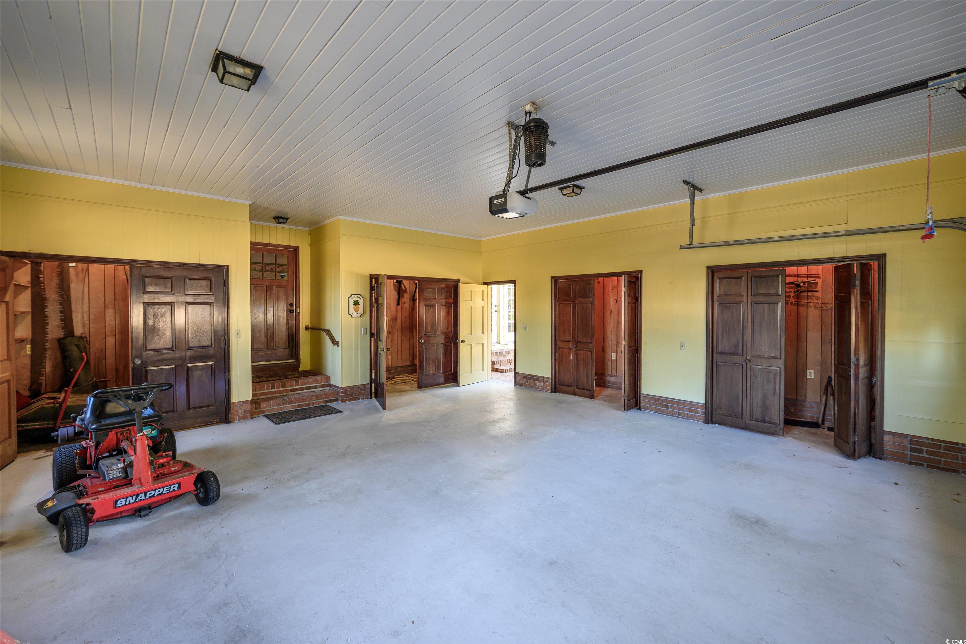 300 Mcarthur St. Property Photo 27